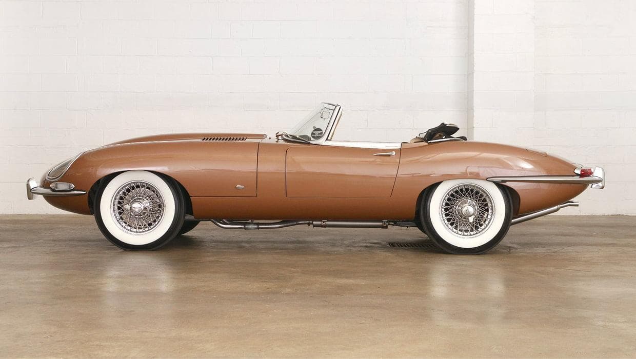 RM Sotheby’s’de “En Güzel Ferrari”: 1961 Jaguar E Type Roadster