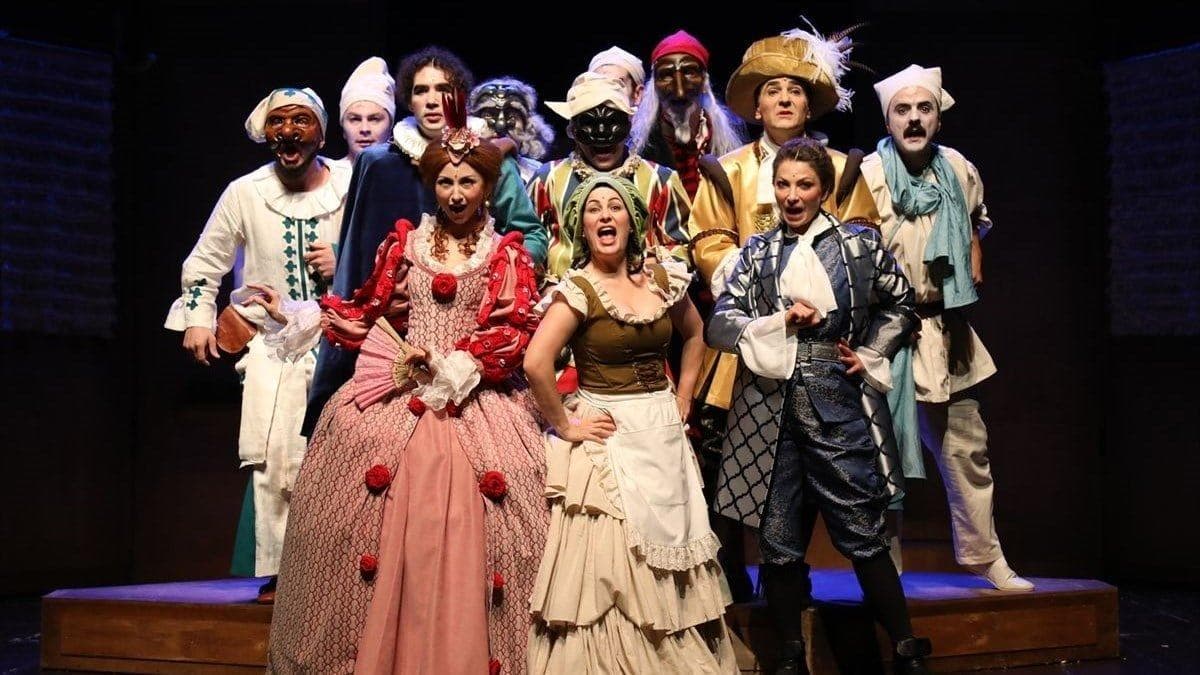 IkiEfendininUsagi tiyatro