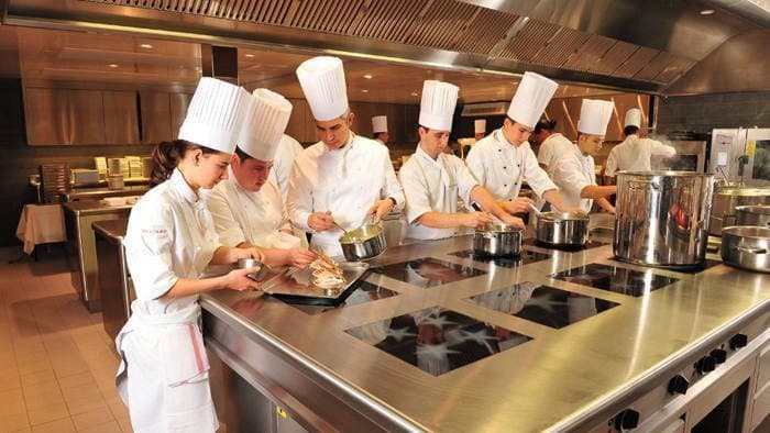 Restaurant de lHotel de Ville1