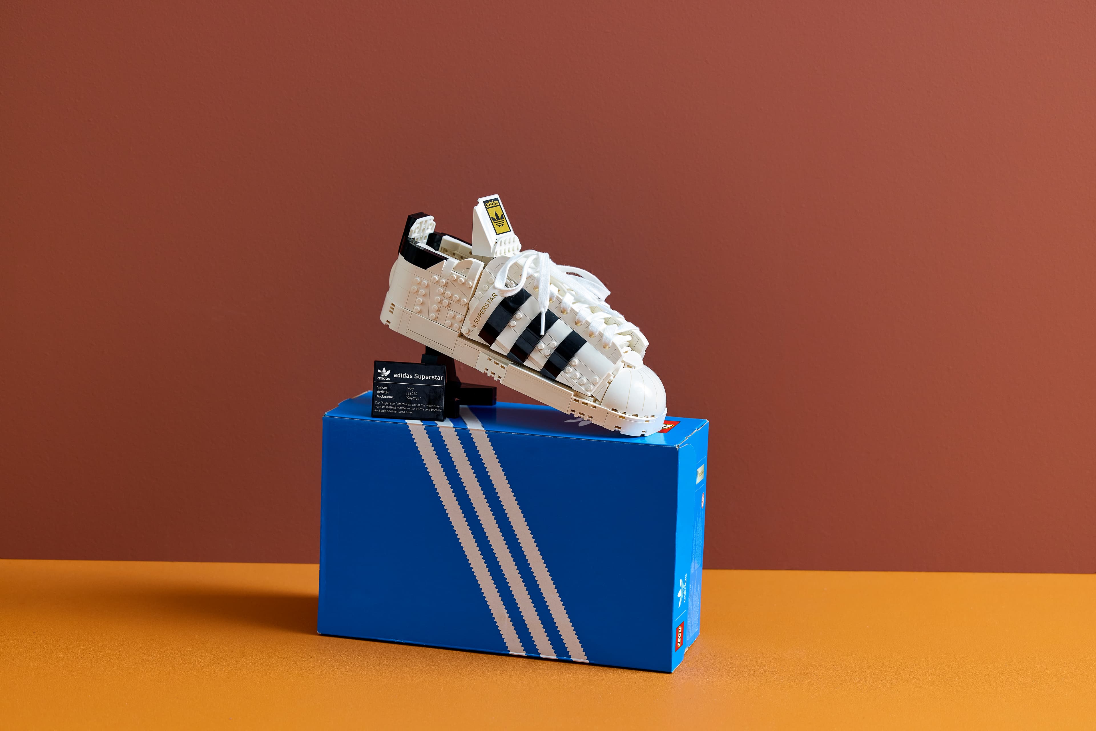 10282 Lifestyle ShoeOnBox 01