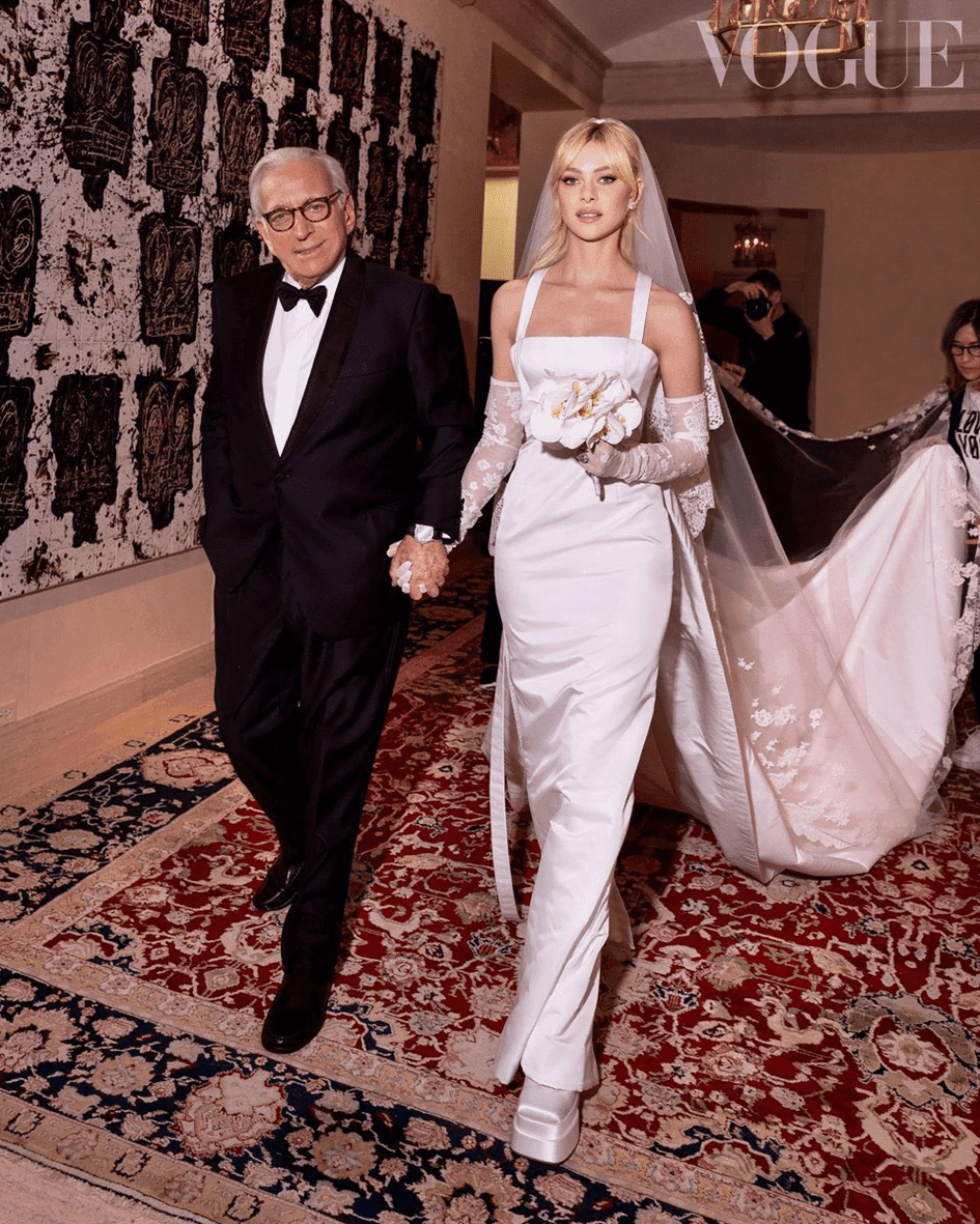 Nicola Peltz'in özel tasarım Valentino gelinliği