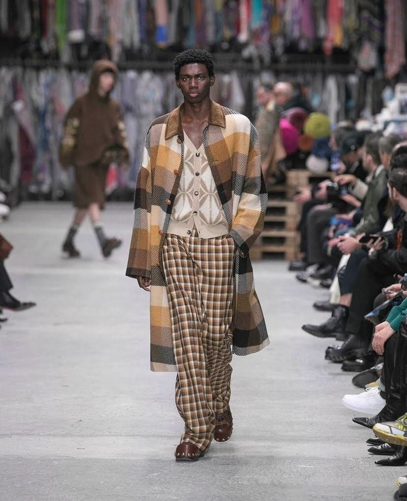 Etro 1