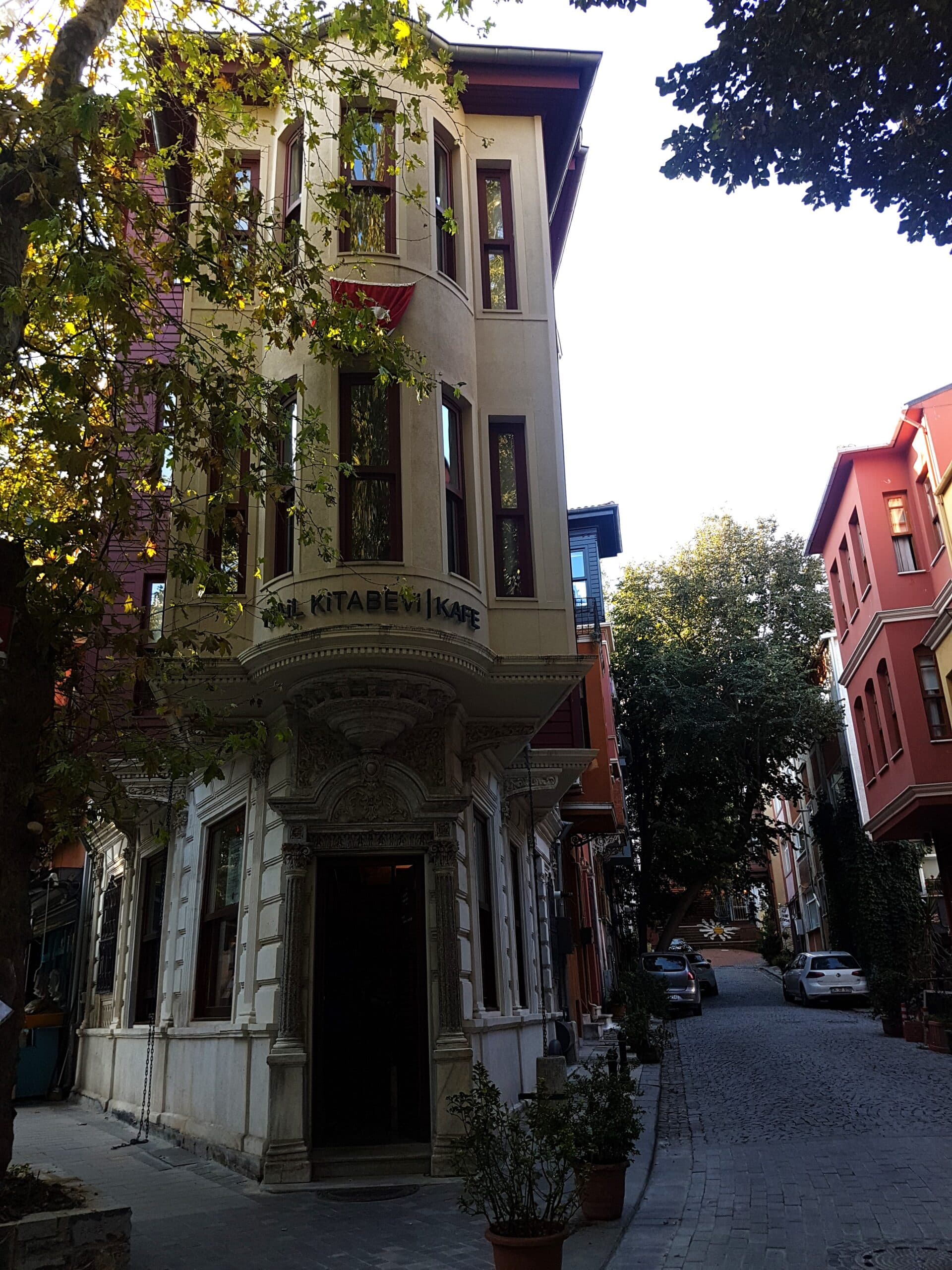 İstanbul'un En İyi Kitapçıları 
Nail Kitabevi