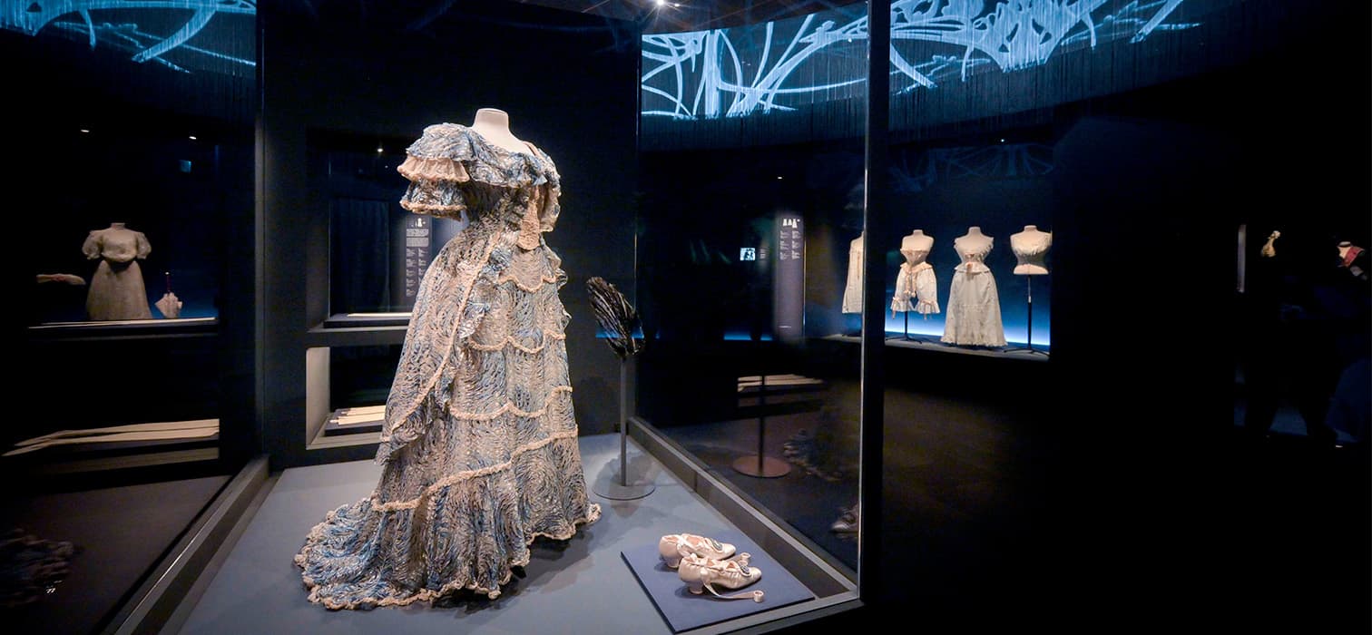 İhtişamıyla Göz Kamaştıran Fransız Modası Bu Sergide