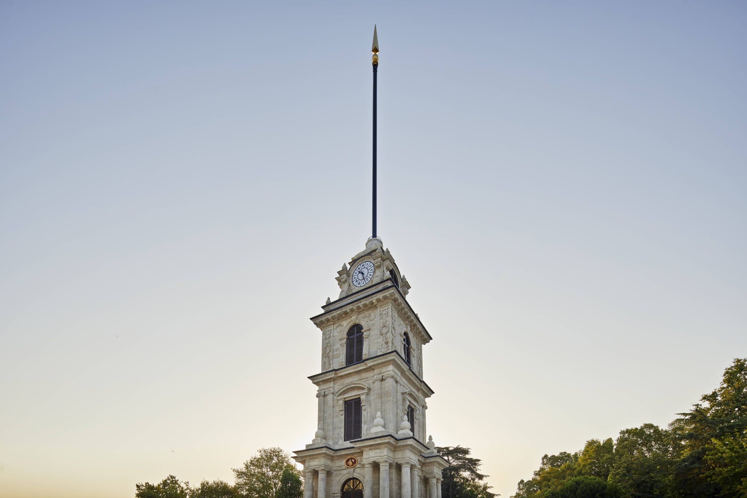 istanbulun saat kuleleri tophane