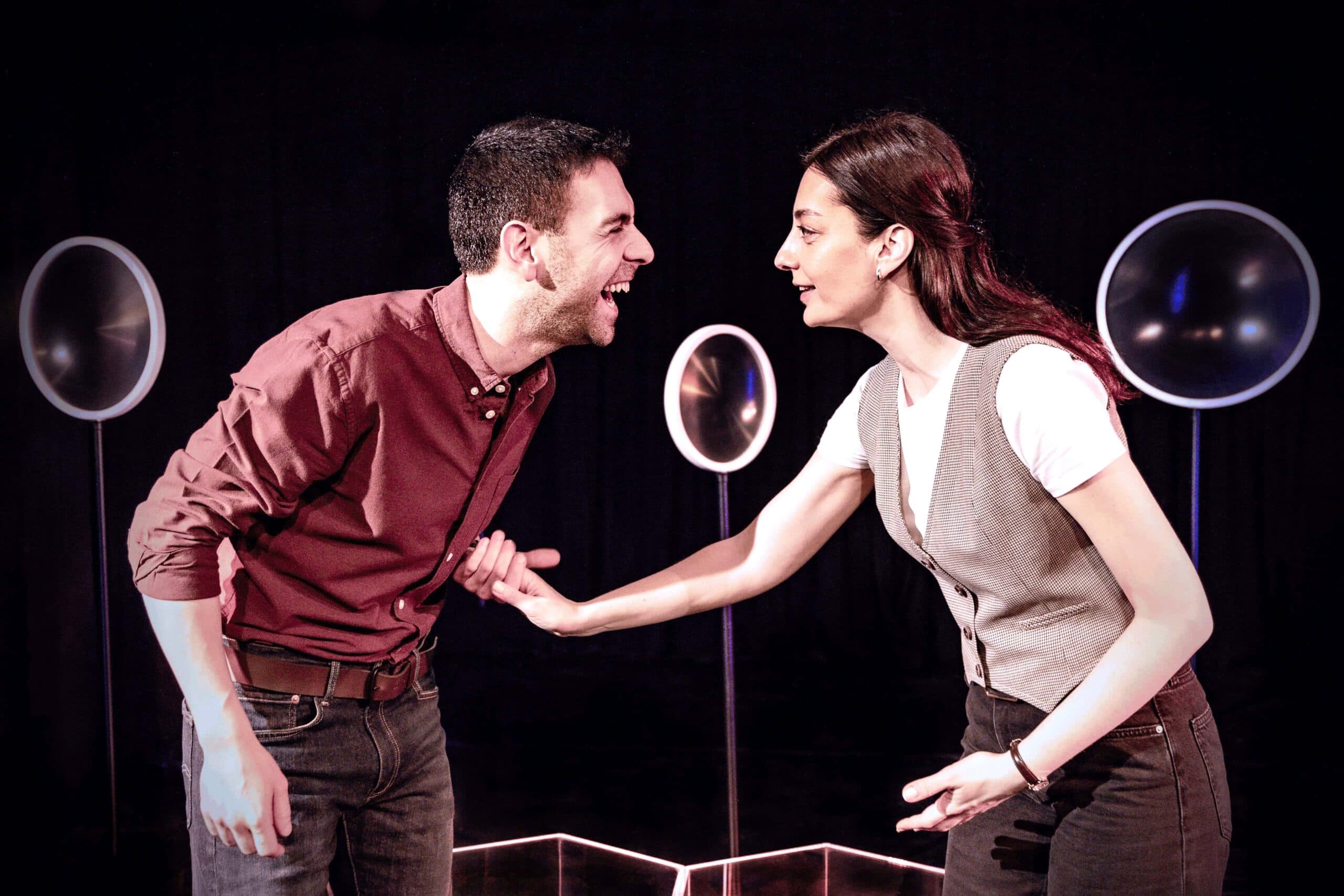 Takımyıldızları: Bilim, Aşk ve Zamanın Ötesinde