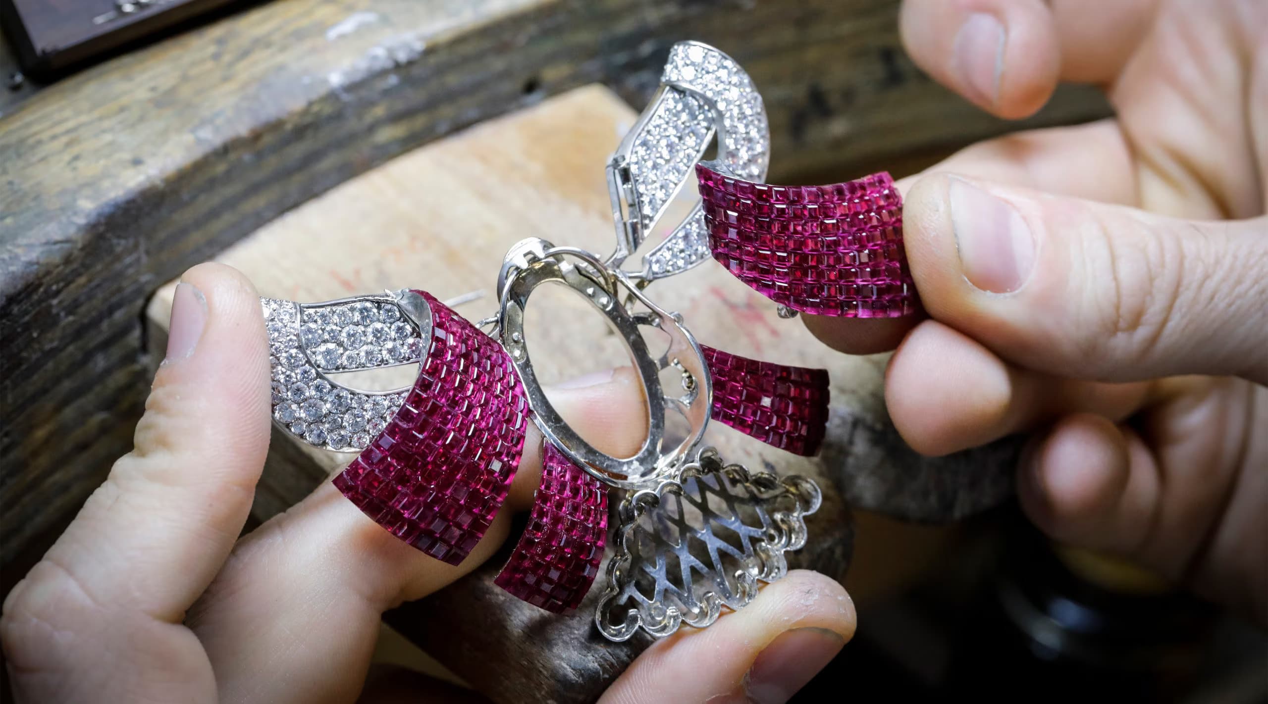 van cleef arpels mystery set