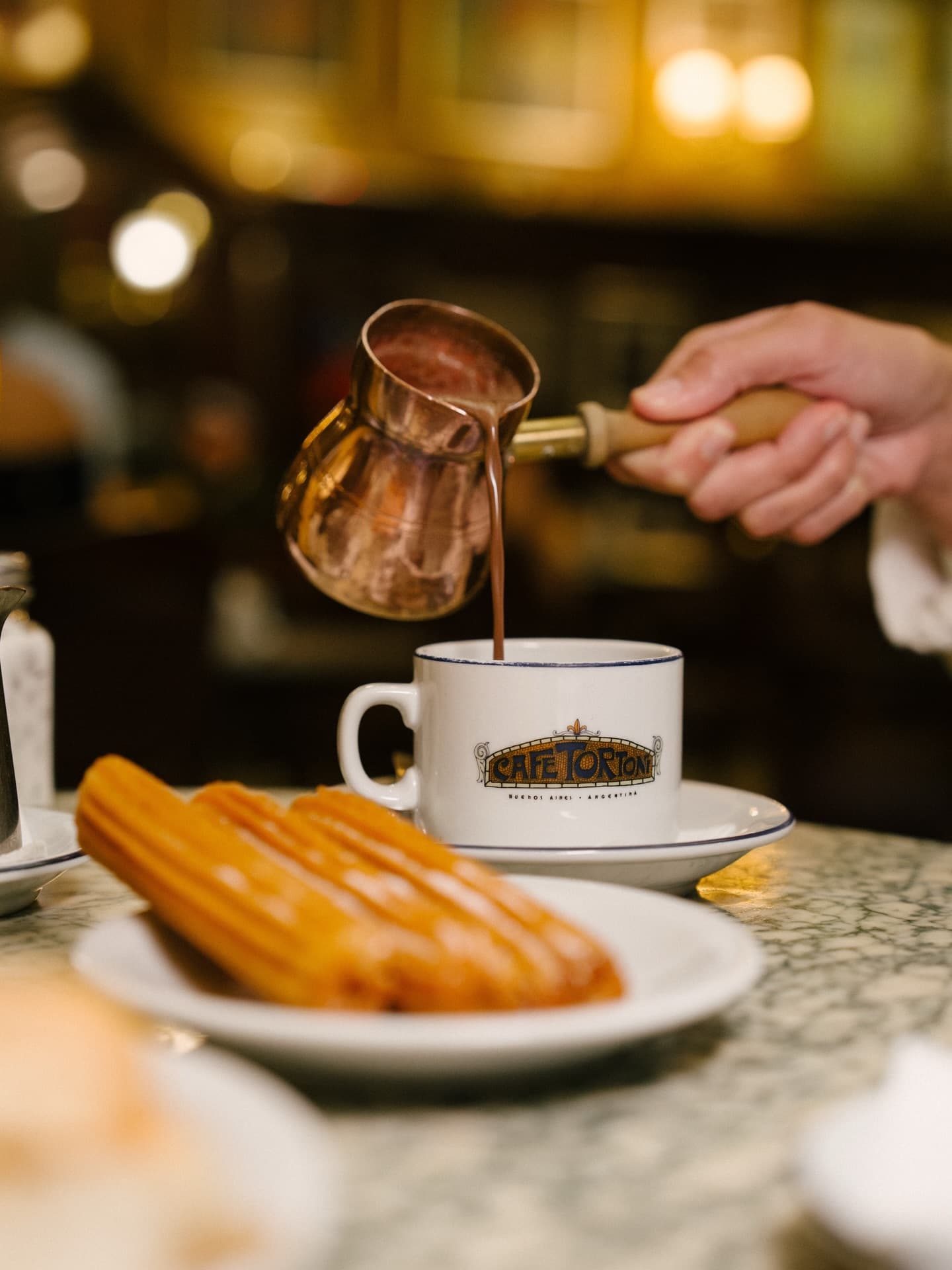 dunyanin en eski kafeleri Cafe Tortoni 1