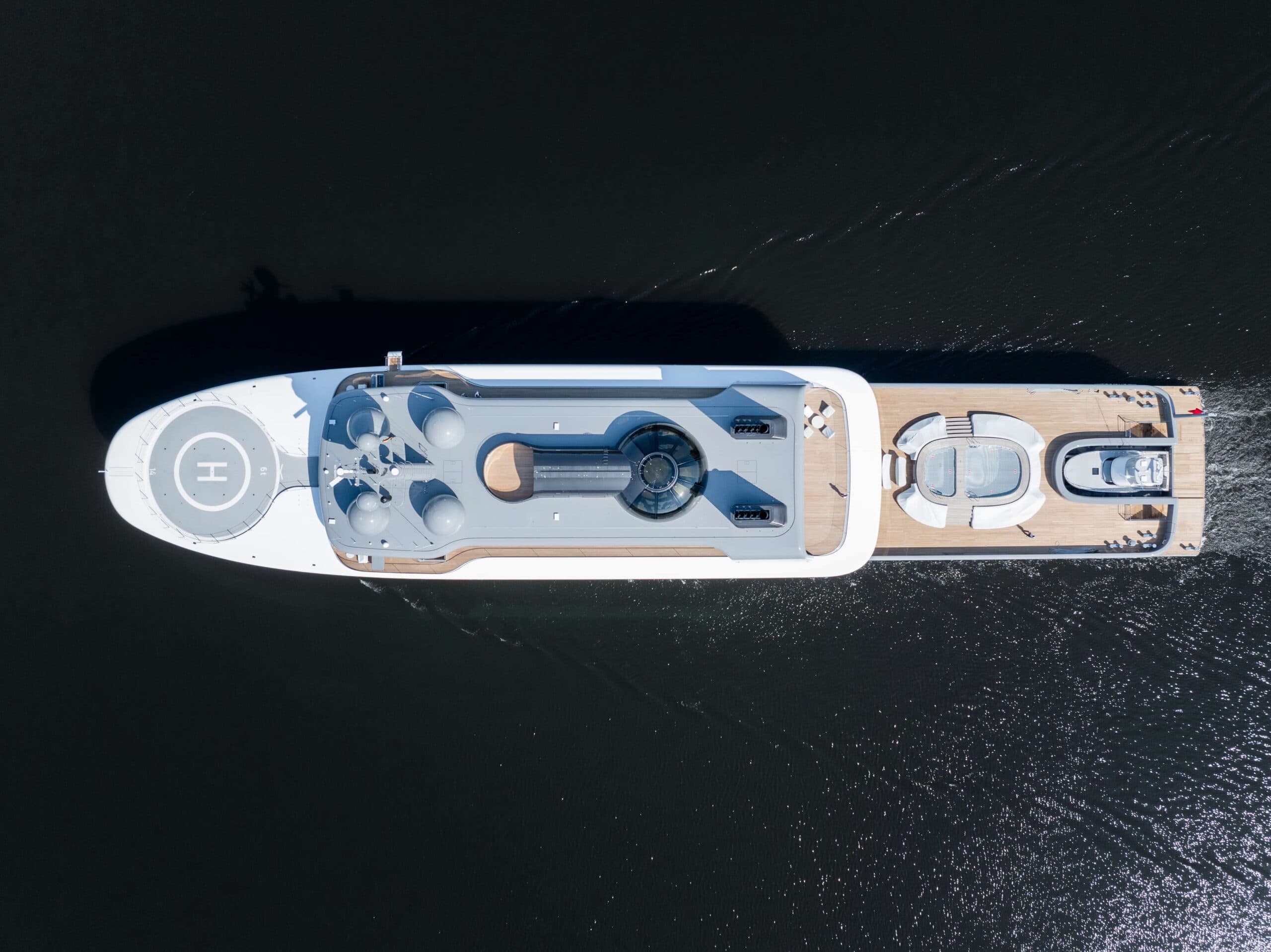 A Floating Marc Newson Masterpiece: Lürssen NAUSICAÄ