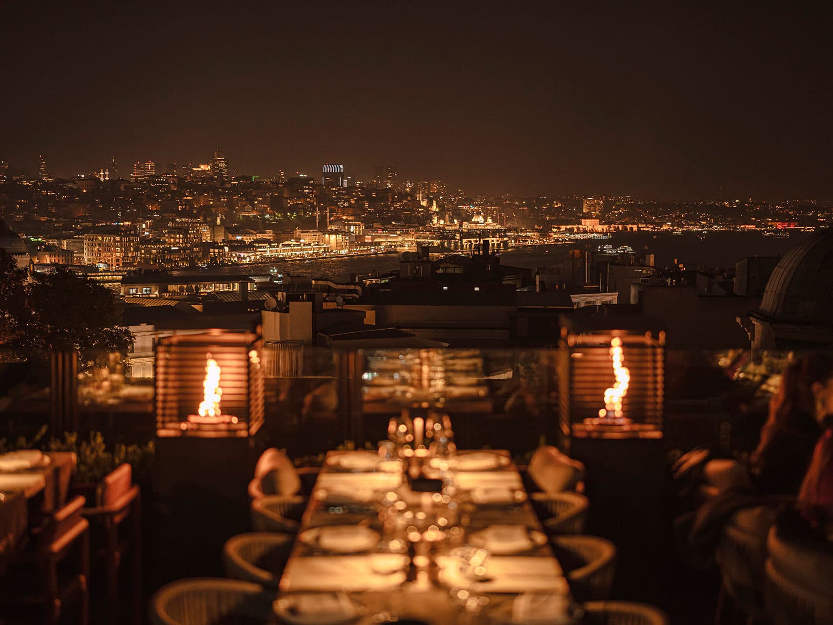 İstanbulun Yaz Mekanlari Roof