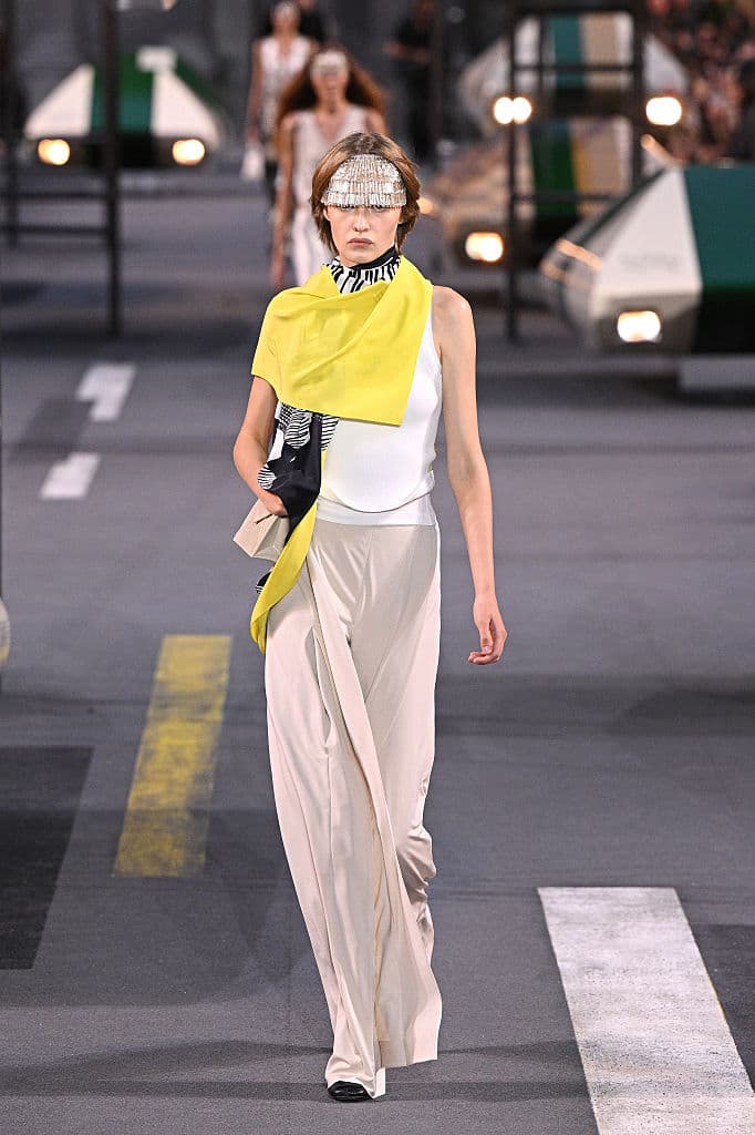 Paris Moda Haftası 2027: Altın, Kuşlar ve Biraz da Gerçek Hayat