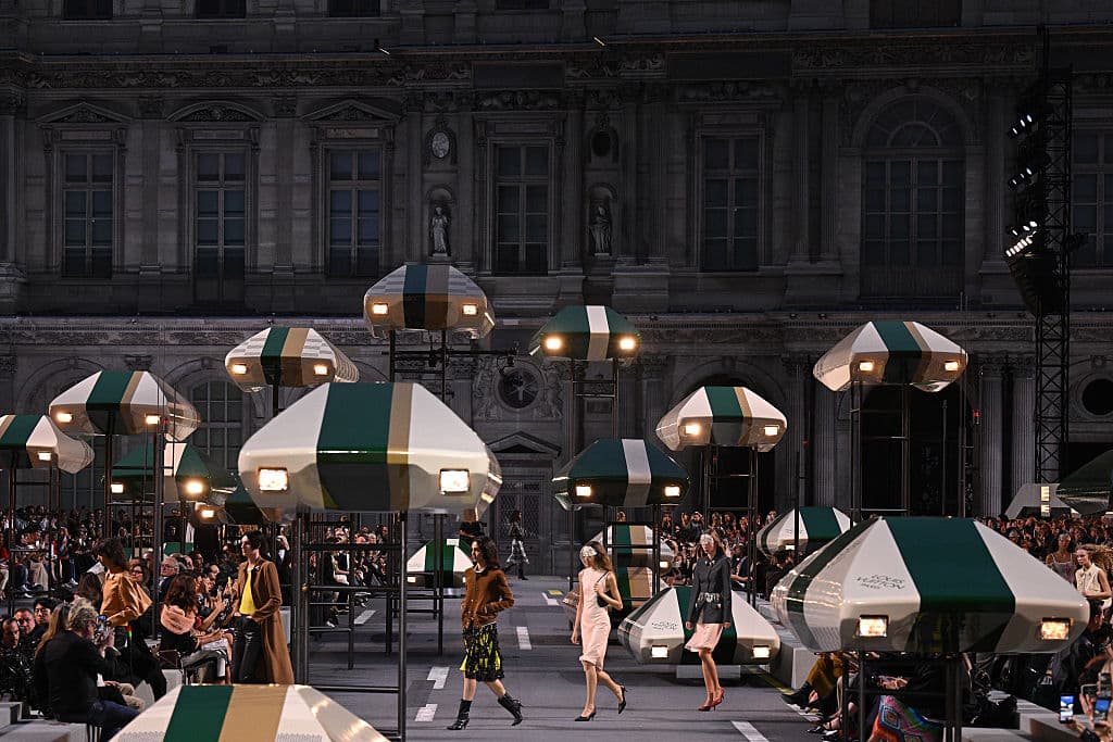 Paris Moda Haftası 2027: Altın, Kuşlar ve Biraz da Gerçek Hayat