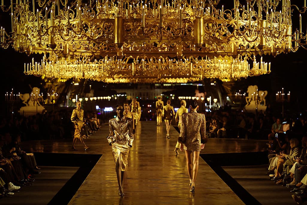 Paris Moda Haftası 2027: Altın, Kuşlar ve Biraz da Gerçek Hayat