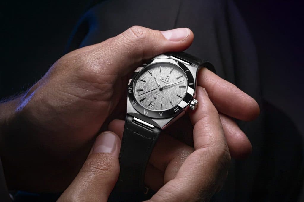 omega131 33 41 21 06 001hands jpg