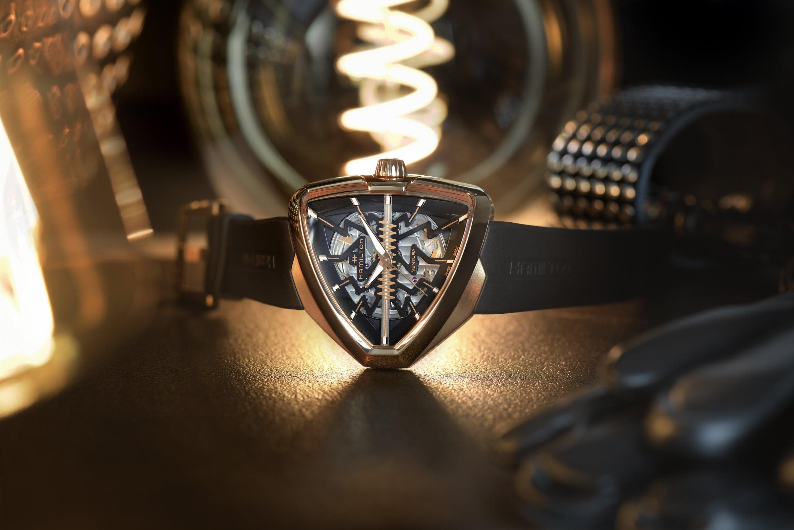 Elektrik Dalgalı Bir Saat: Hamilton Ventura Elvis80 Skeleton