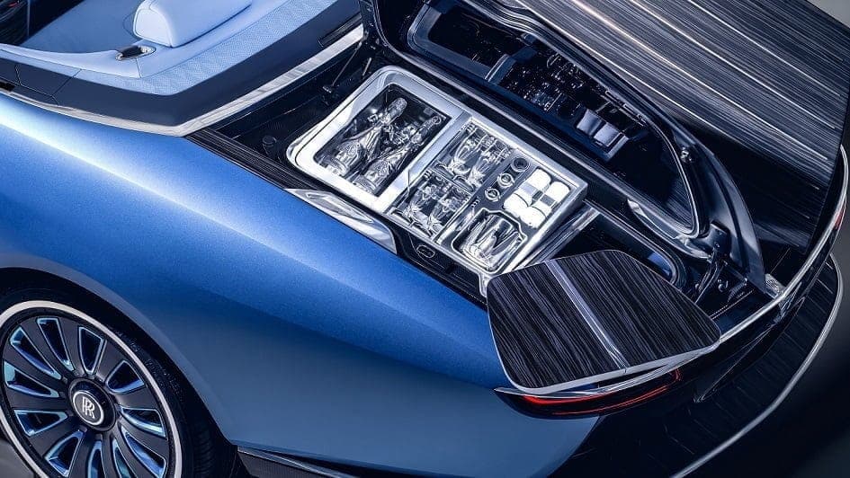 dünyanın en pahalı otomobili azar mavisi