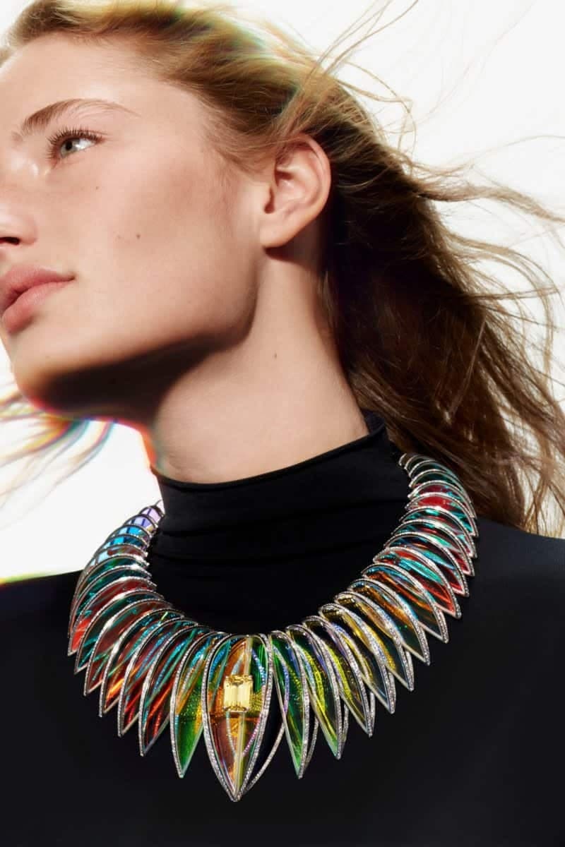 Bu görsel boş bir alt niteliğe sahip; dosya adı Boucheron20-20Holographique20necklace202-800x1200.jpeg