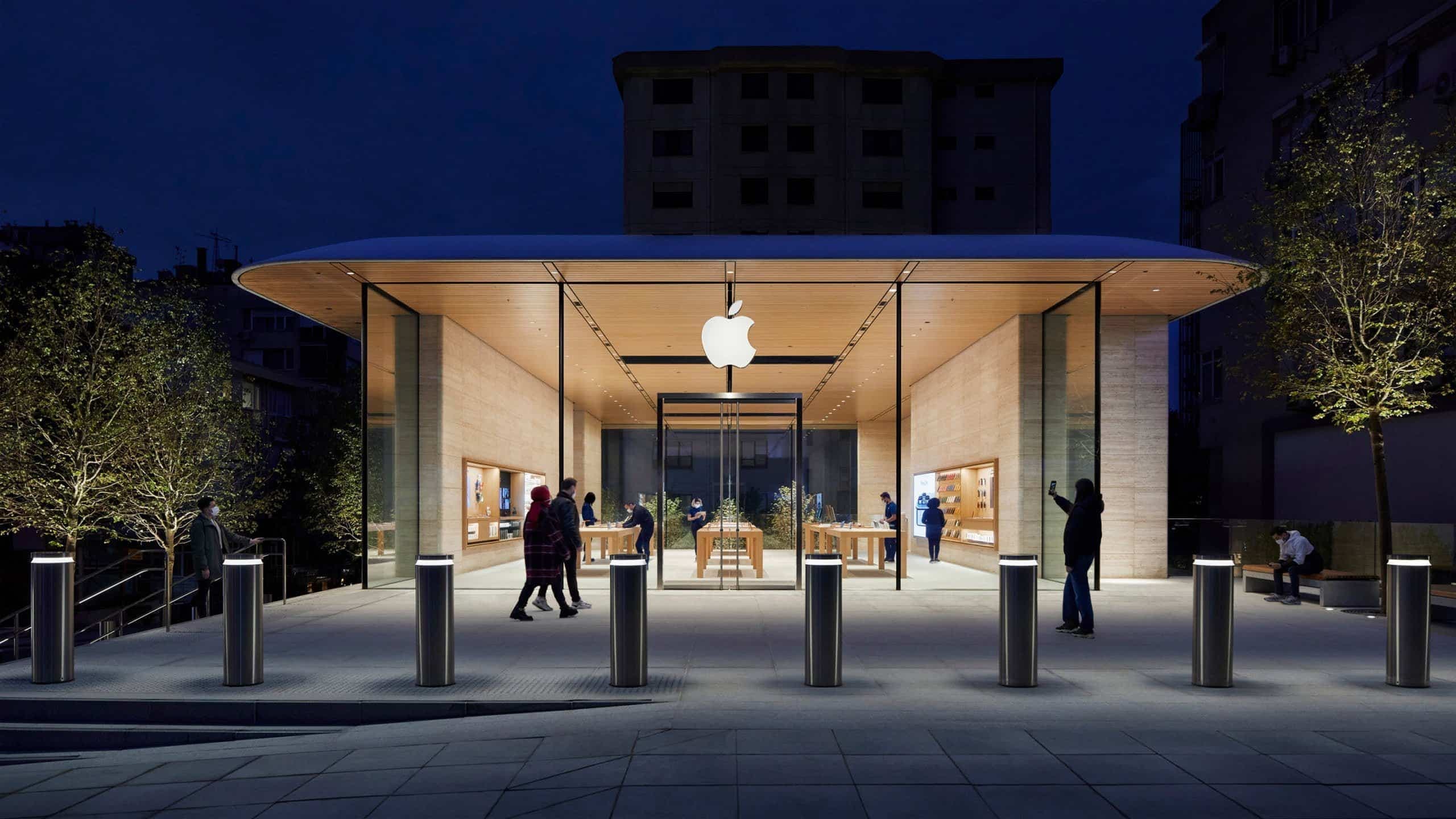 Bağdat Caddesi’nde Sanatla İç İçe Bir Apple Mağazası