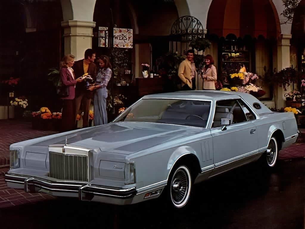 içinde saat olan otomobiller