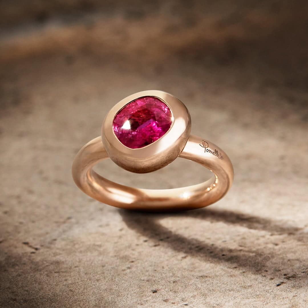 Nuvola ring with Greenland Ruby and Fairmined gold