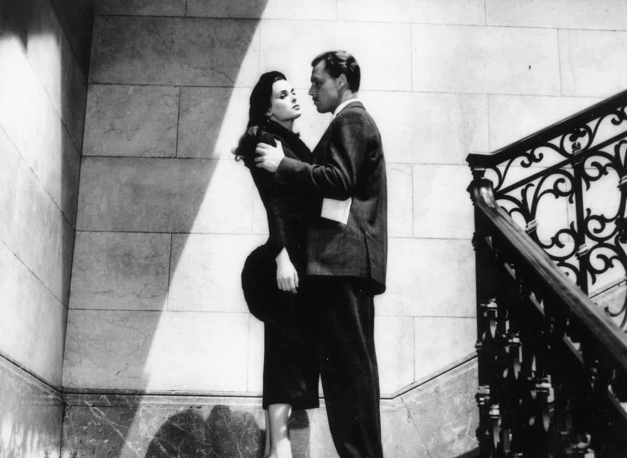 23 KAMELYASIZ KADIN Yonetmen Michelangelo Antonioni 1953