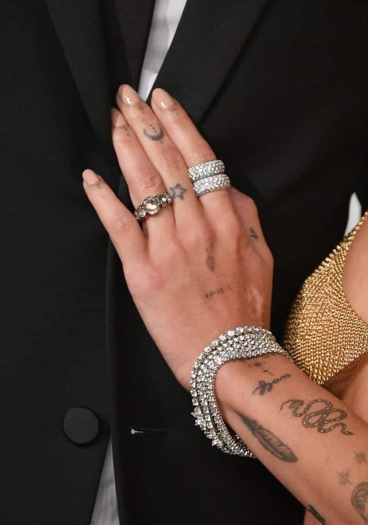 Zoe Kravitz Wore A Bra To The Oscars Afterparty And İt Was Made From 18 Karat Gold