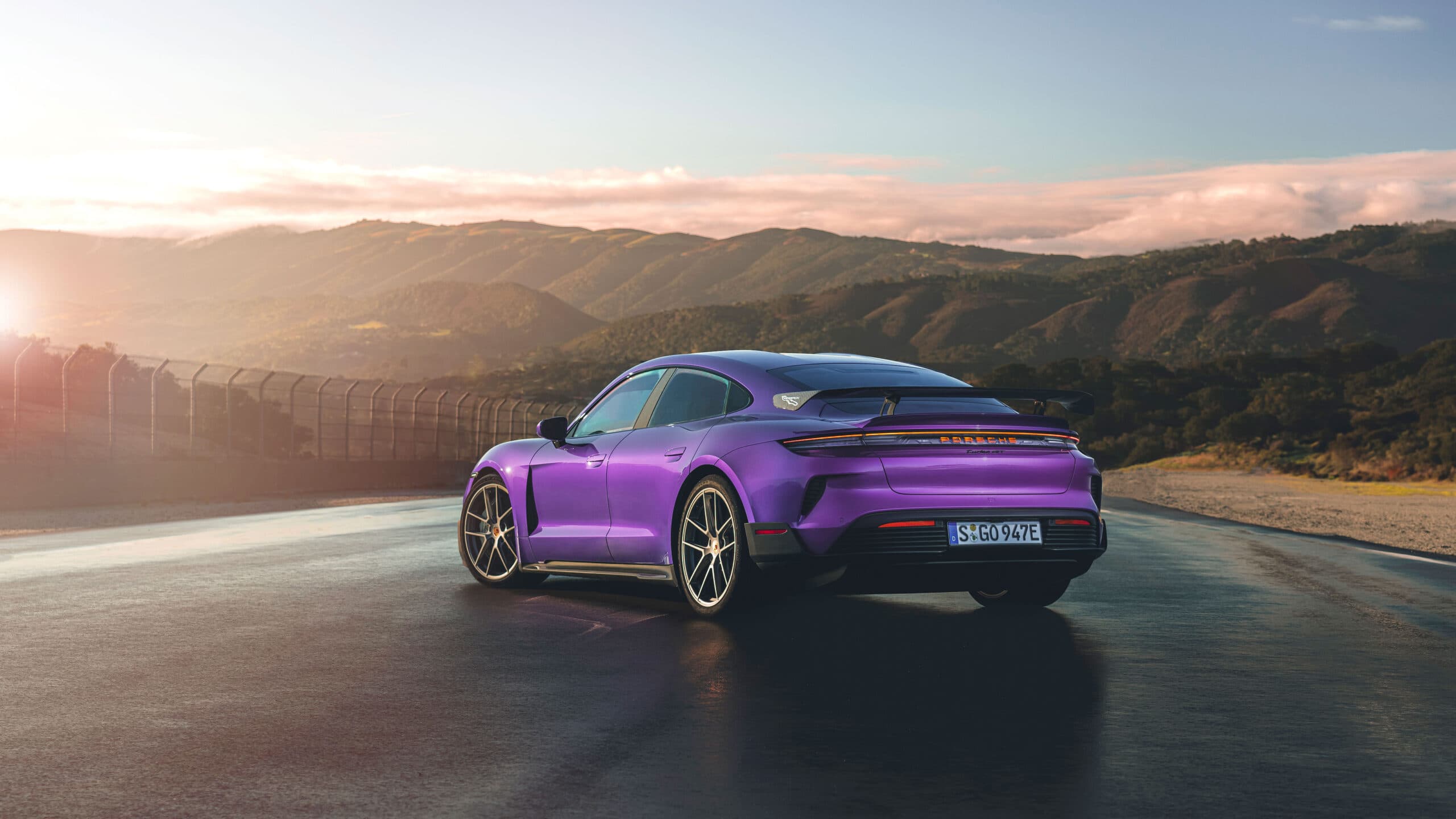Sky Purple Metallic Taycan Turbo GT A1 04054 044