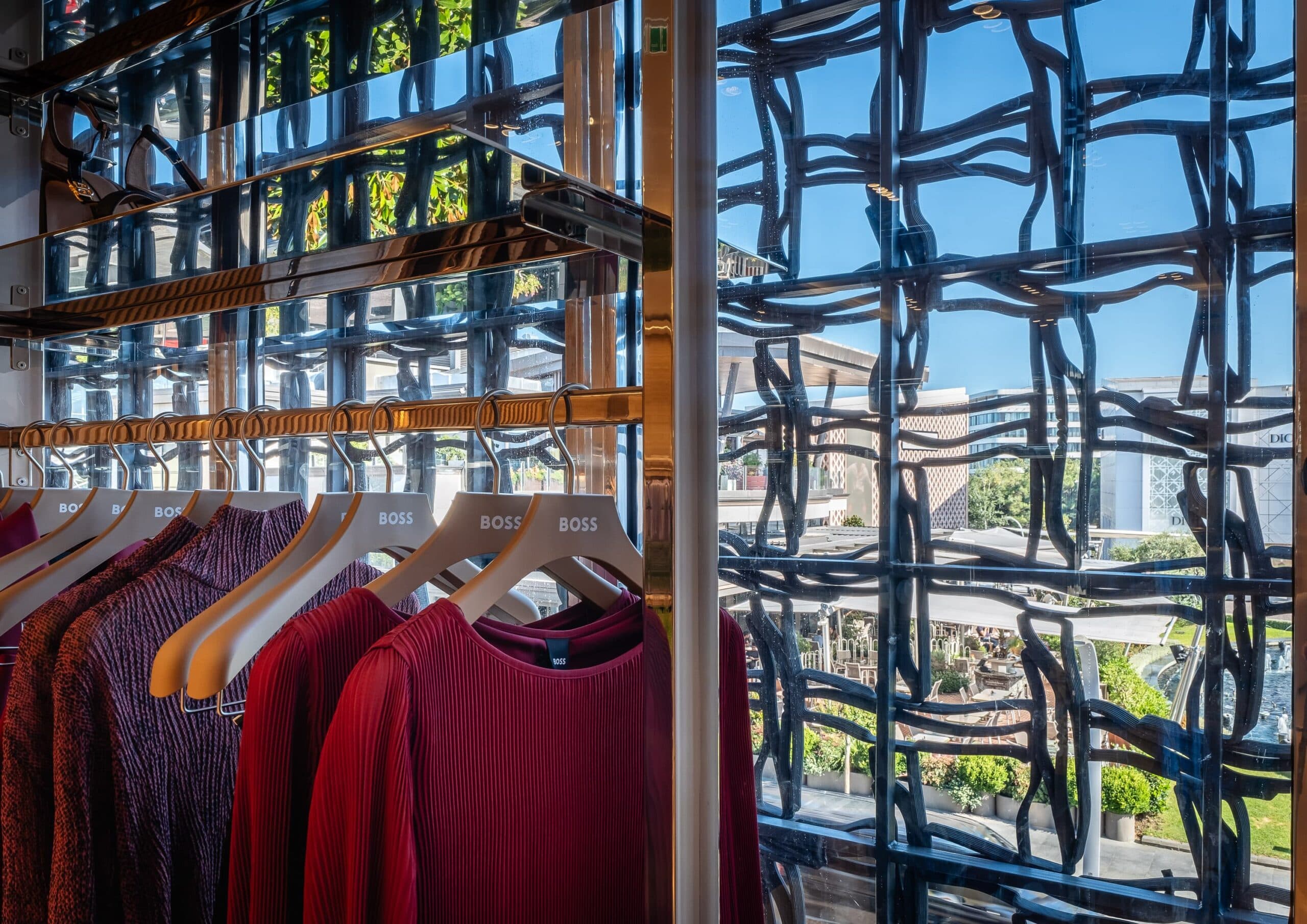 GELECEGIN MIMARISI Hugo Boss Fassade Istanbul Devooght 0256 HDR 1