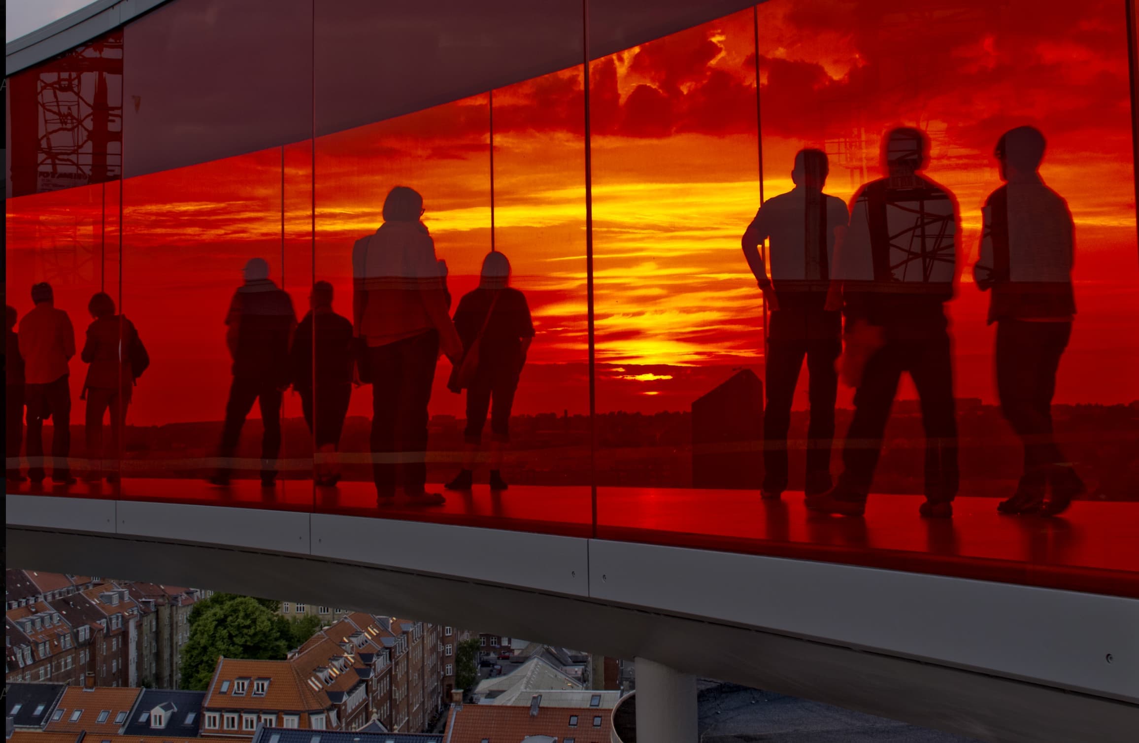 Olafur Eliassonun Sanatinda Evrensel Bir Yuzlesme Your Rainbow Panorama 2011 01 1