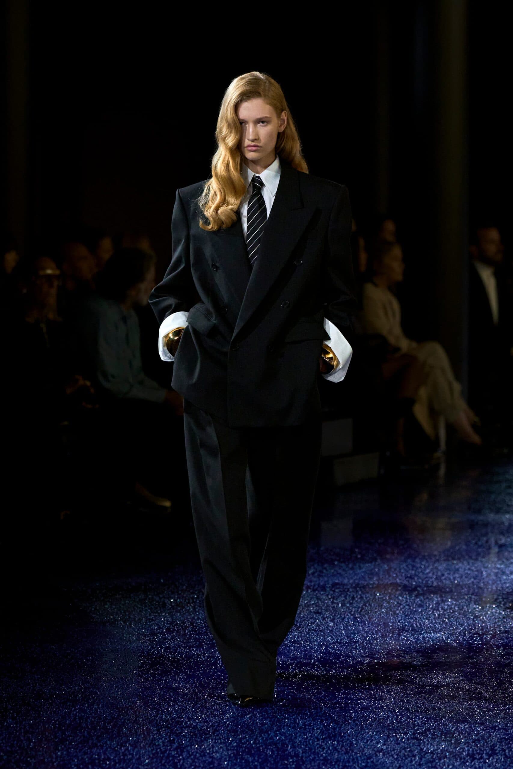 Paris Fashion Week SAINT LAURENT FASHION SHOW WOMAN SUMMER25 RUNWAY 31 HR 1