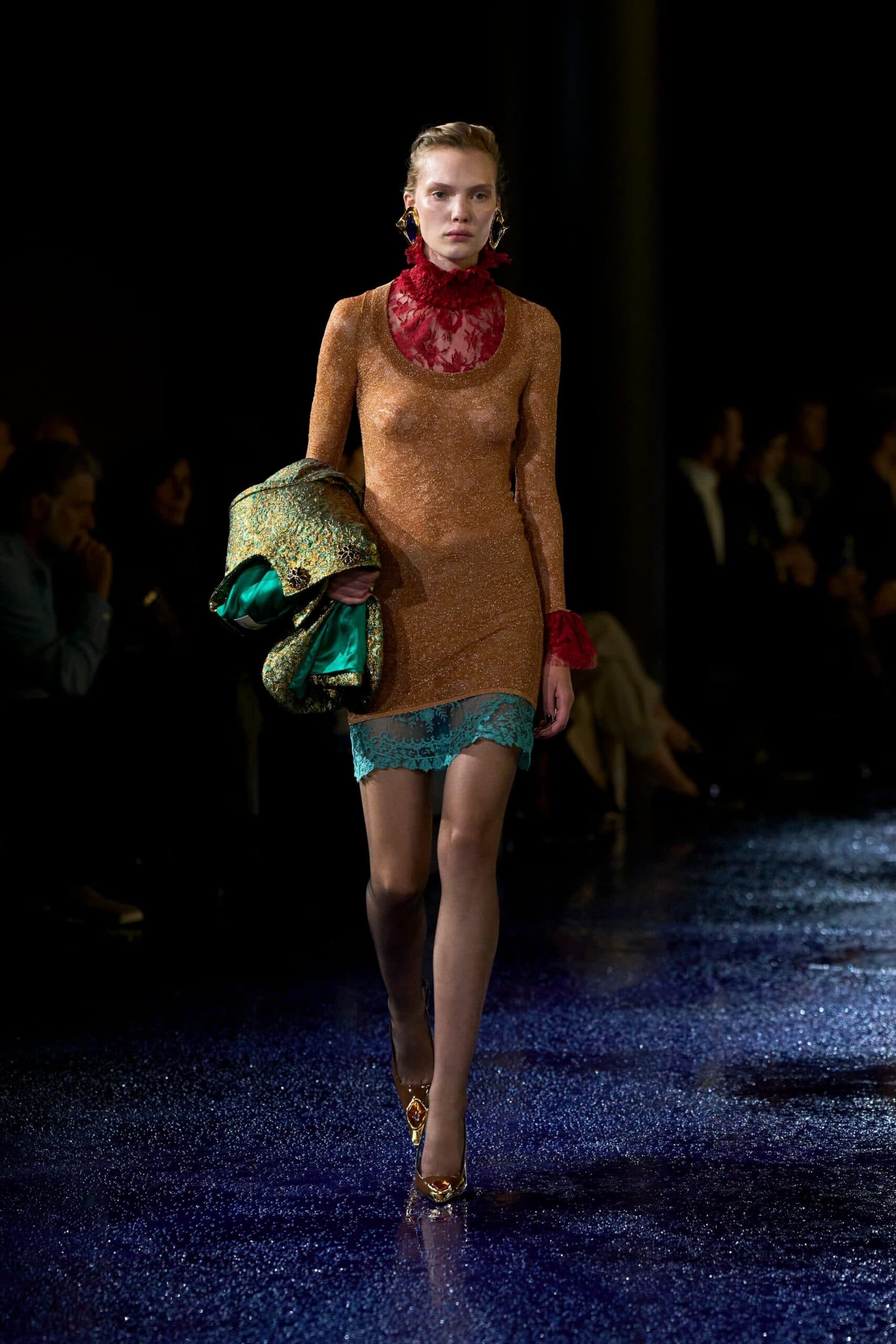 Paris Fashion Week SAINT LAURENT FASHION SHOW WOMAN SUMMER25 RUNWAY 38 HR