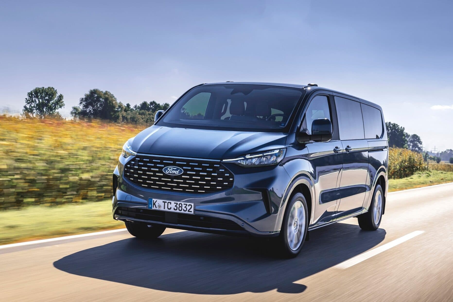 turkiyede uretilen yerli otomobiller Ford tourneo Custom edited