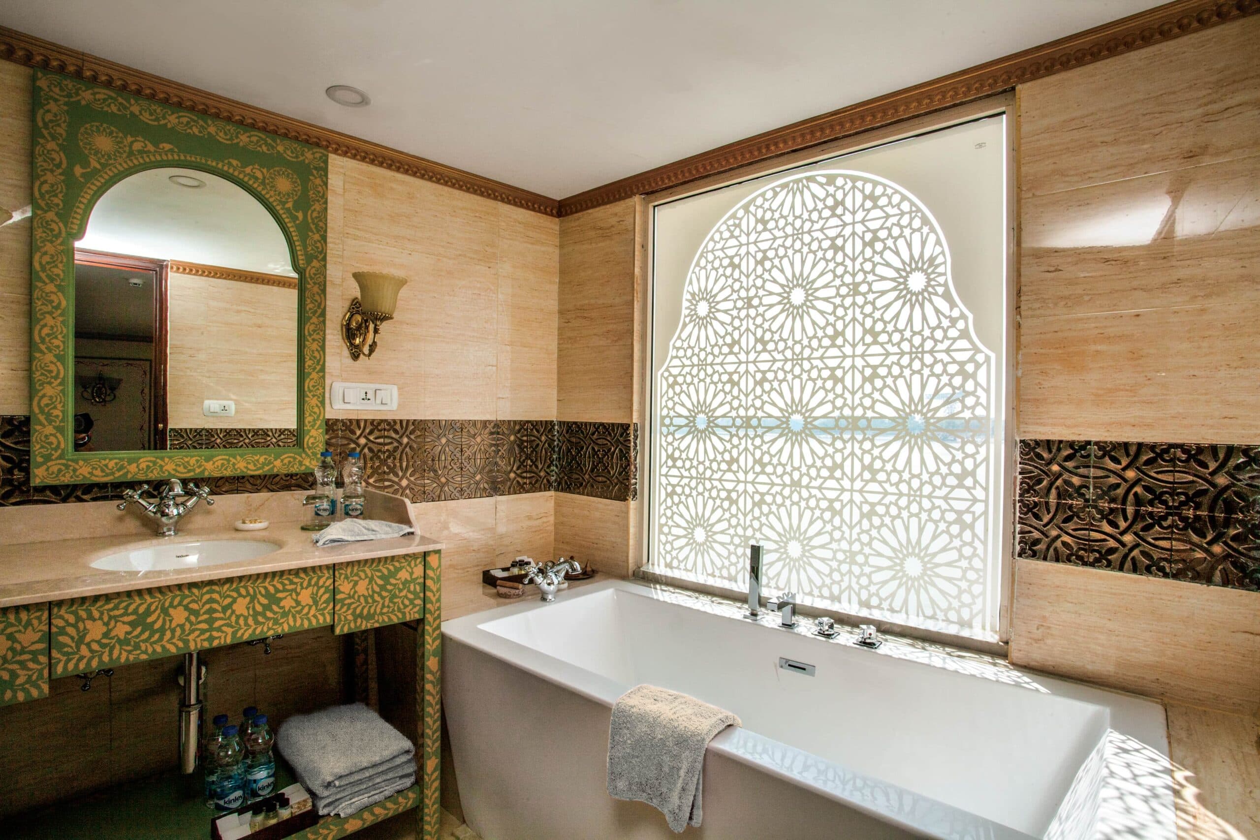 Uw Gv Maharaja Suite Bath