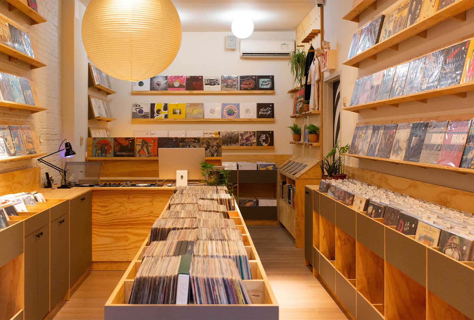 dunyanin en iyi plakcilari Brooklyn Record Exchange