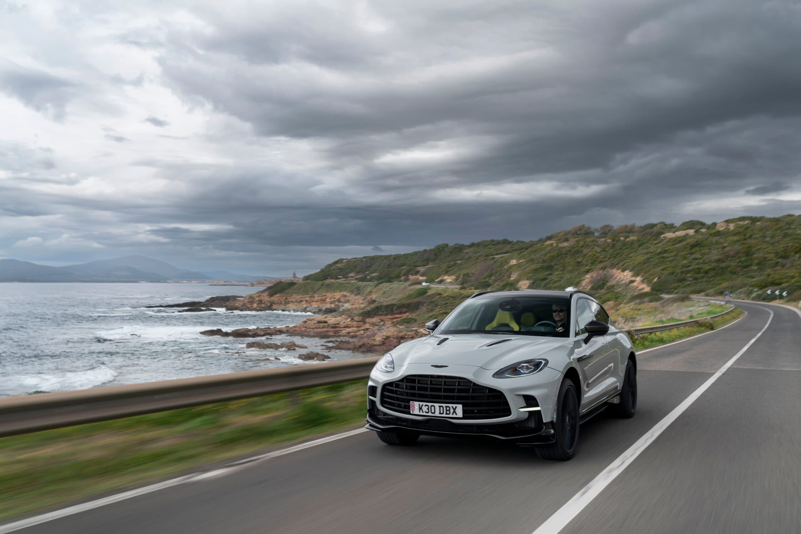 Aston Martin Dbx707