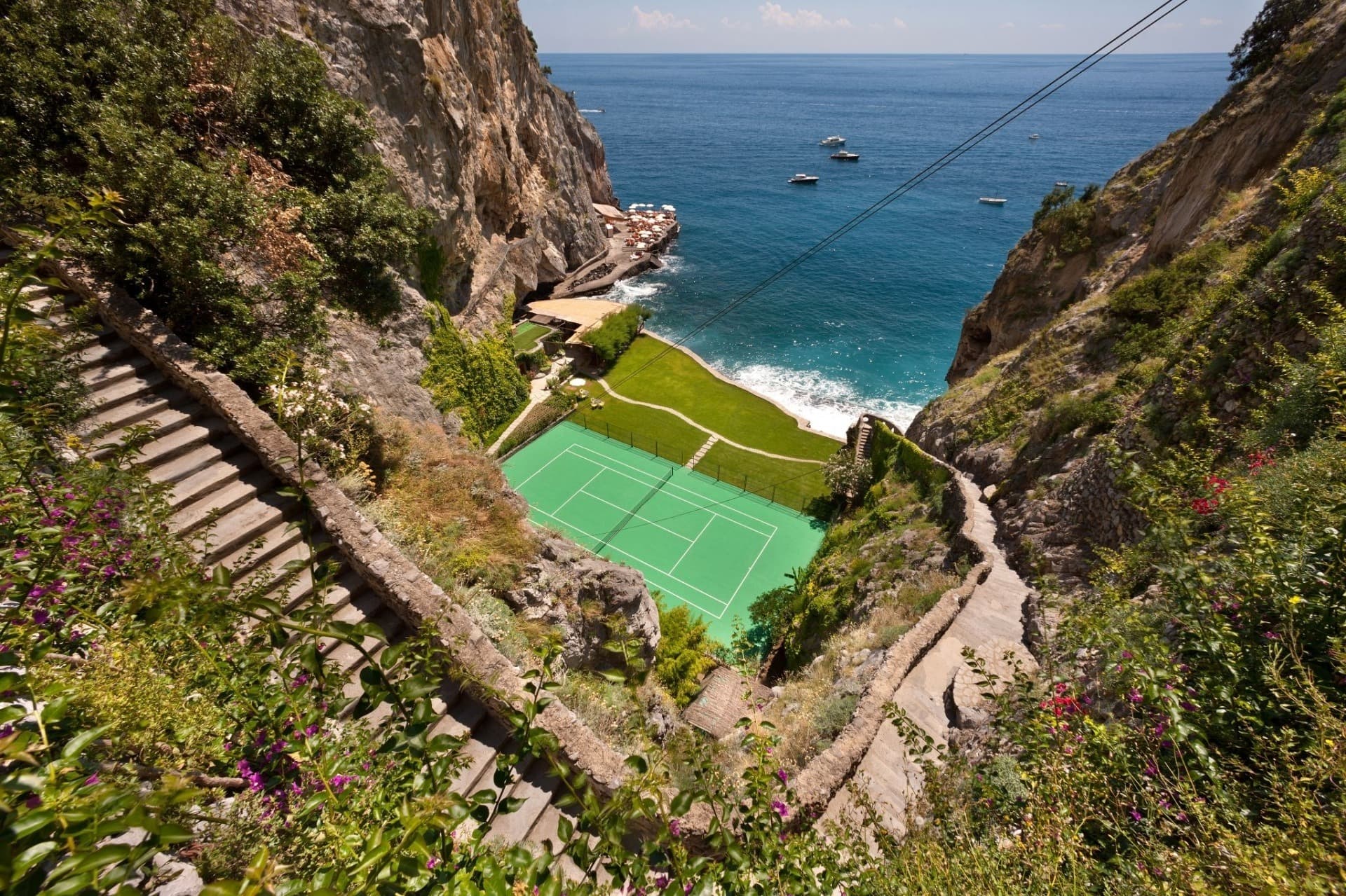 essiz tenis kortlariyla one cikan luks oteller il san pietro positano3