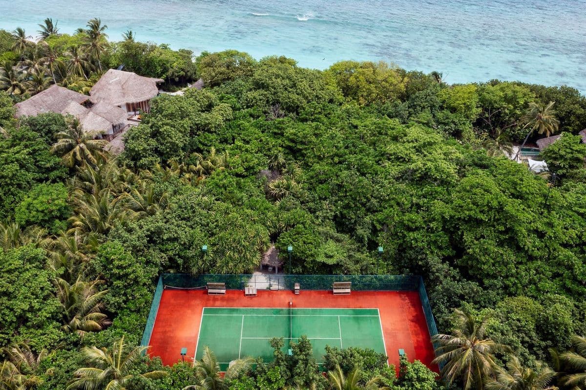 essiz tenis kortlariyla one cikan luks oteller soneva fushi