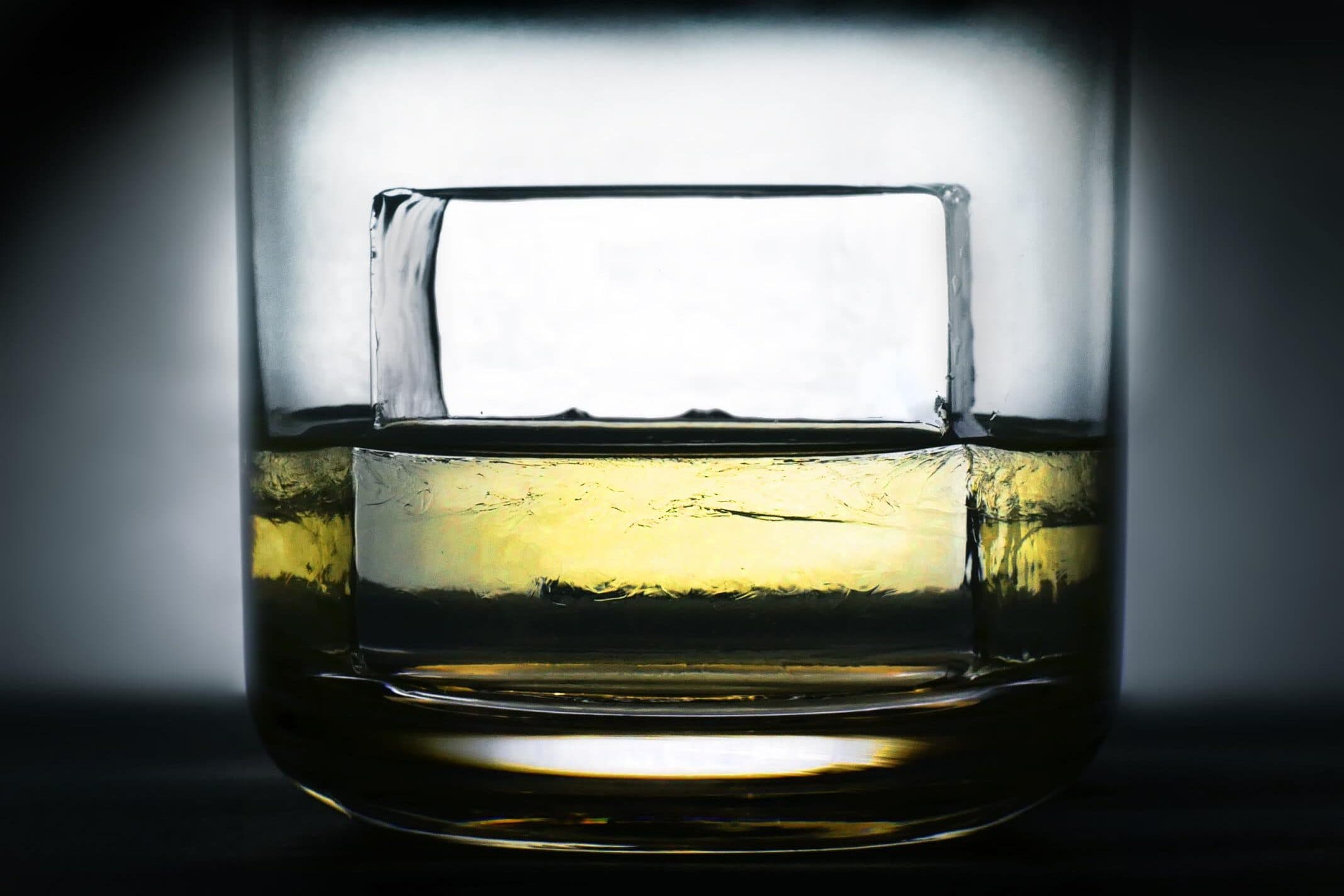 viski barinizda mutlaka bulunmasi gereken aksesuarlar buz edited