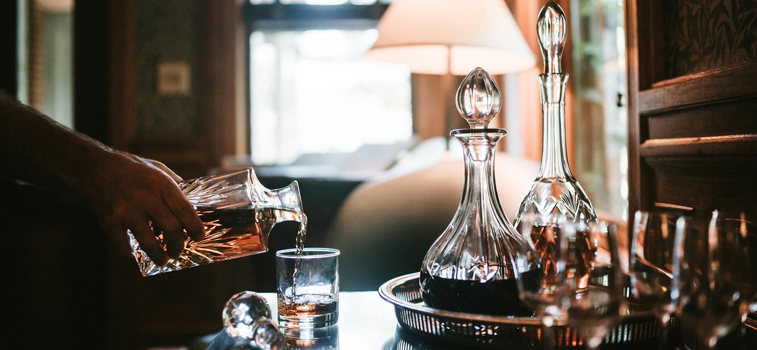 Viski Barınızda Mutlaka Bulunması Gereken Aksesuarlar