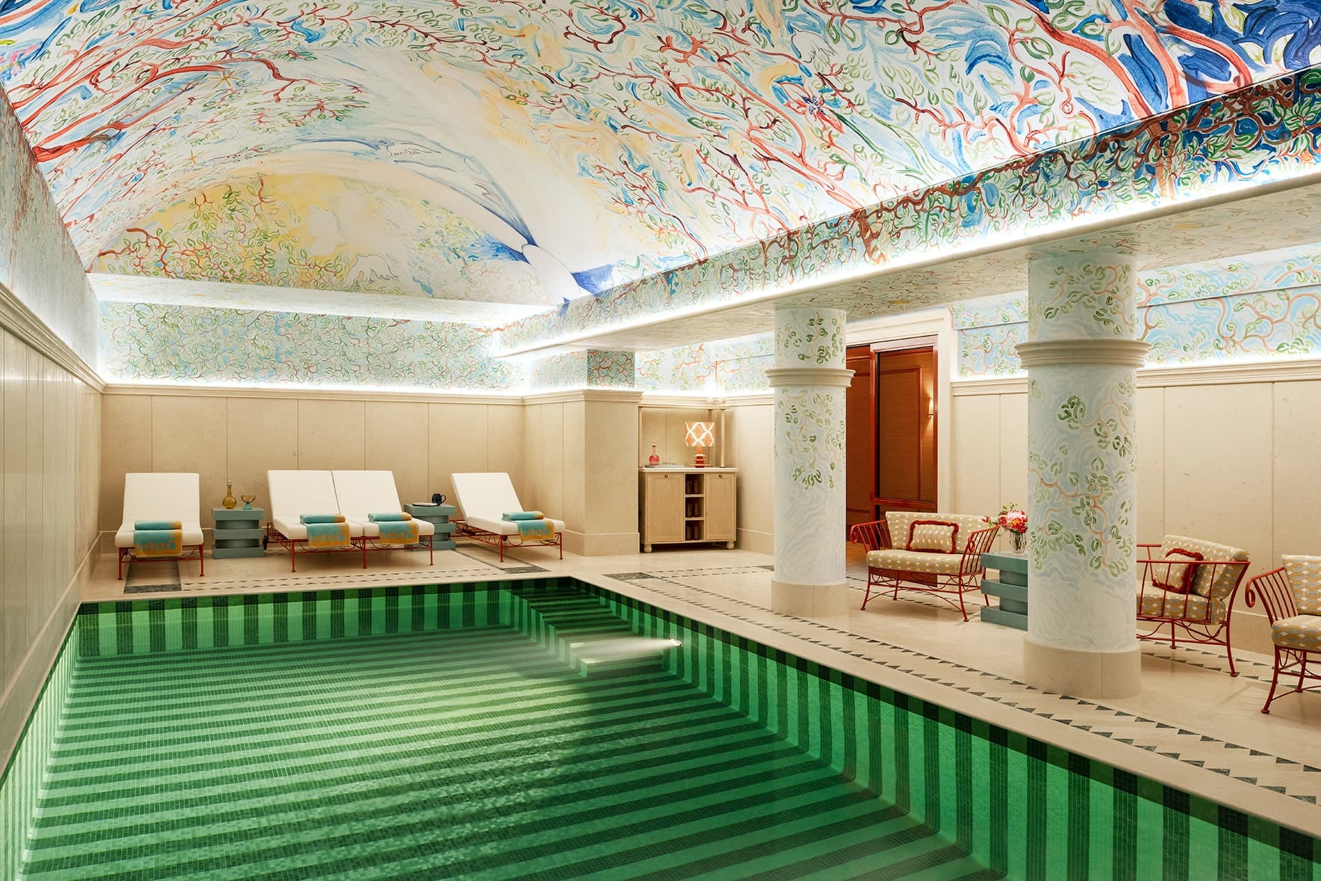 dunyanin en sik kapali otel havuzlari le grand mazarin 01