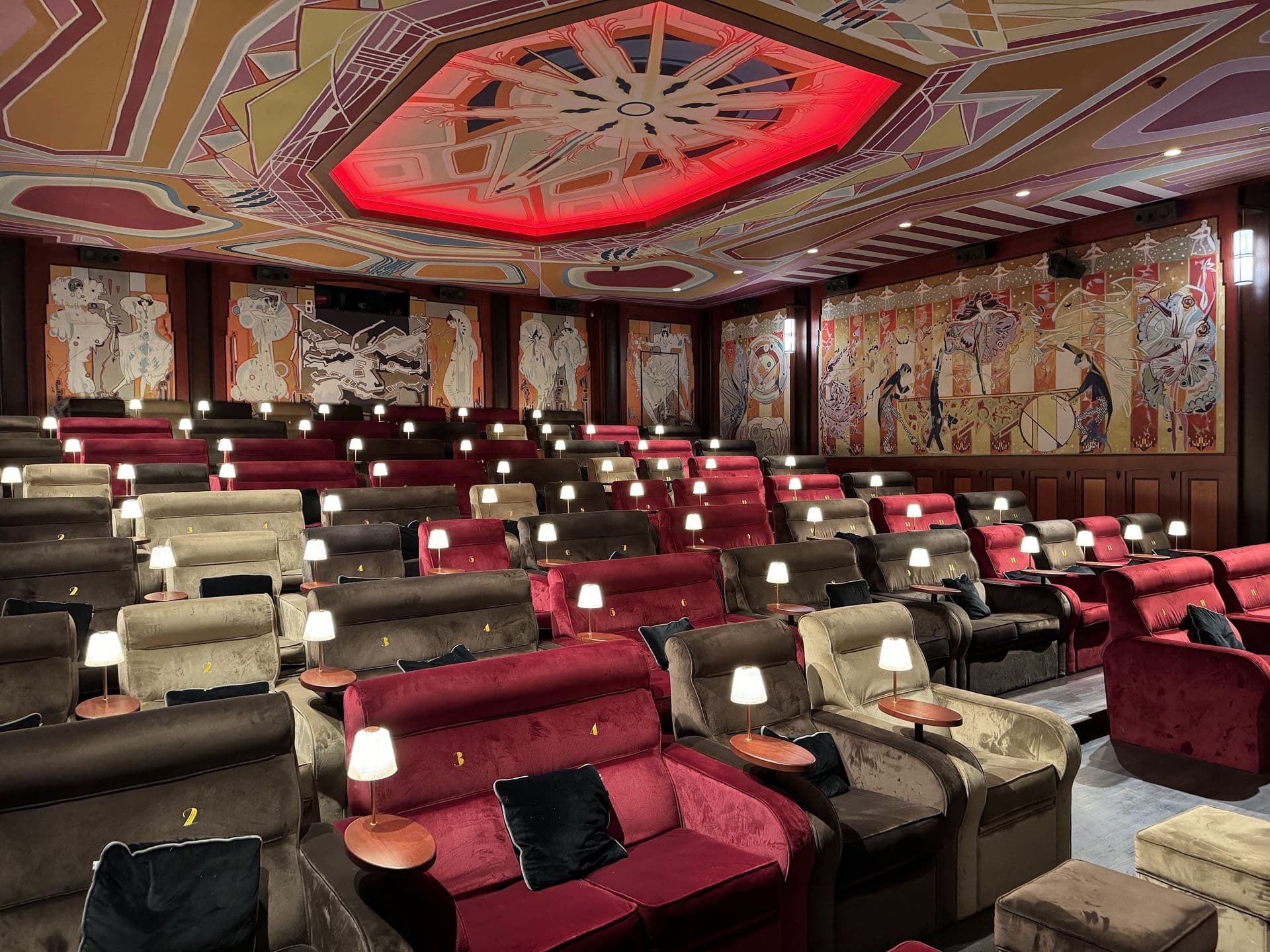en guzel sinema salonlari Pathe Koninklijk Theater Tuschinski Amsterdam