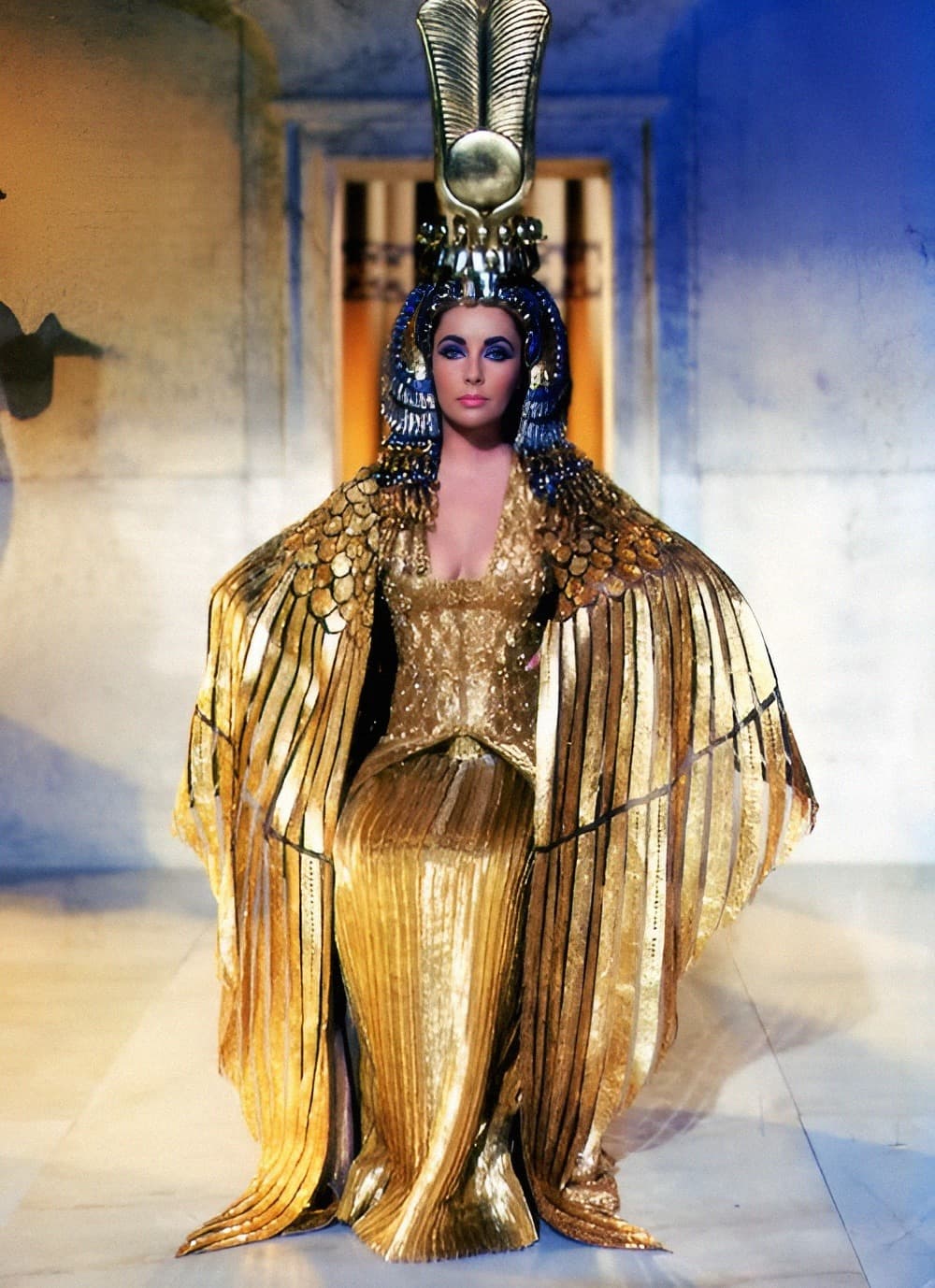 Elizabeth Taylor – Cleopatra 1963 – Gold Winged Dress