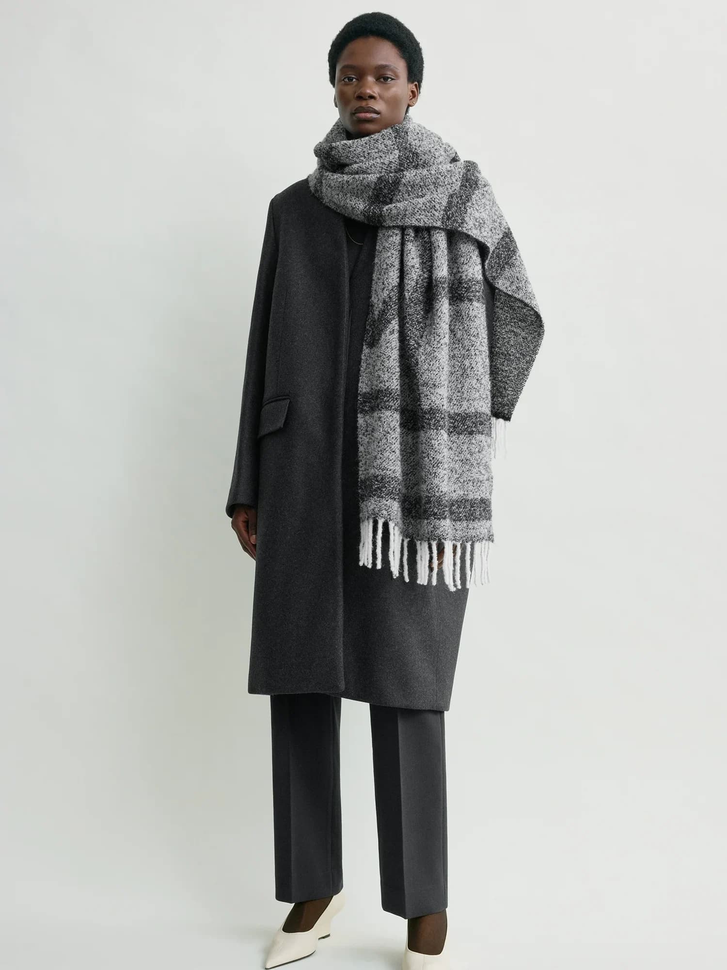 Toteme Ecom Ps26 Seasonal Soft Accs 261 Wsc908 Fb0630 046 Monogram Jacquard Scarf Black White 2160 A