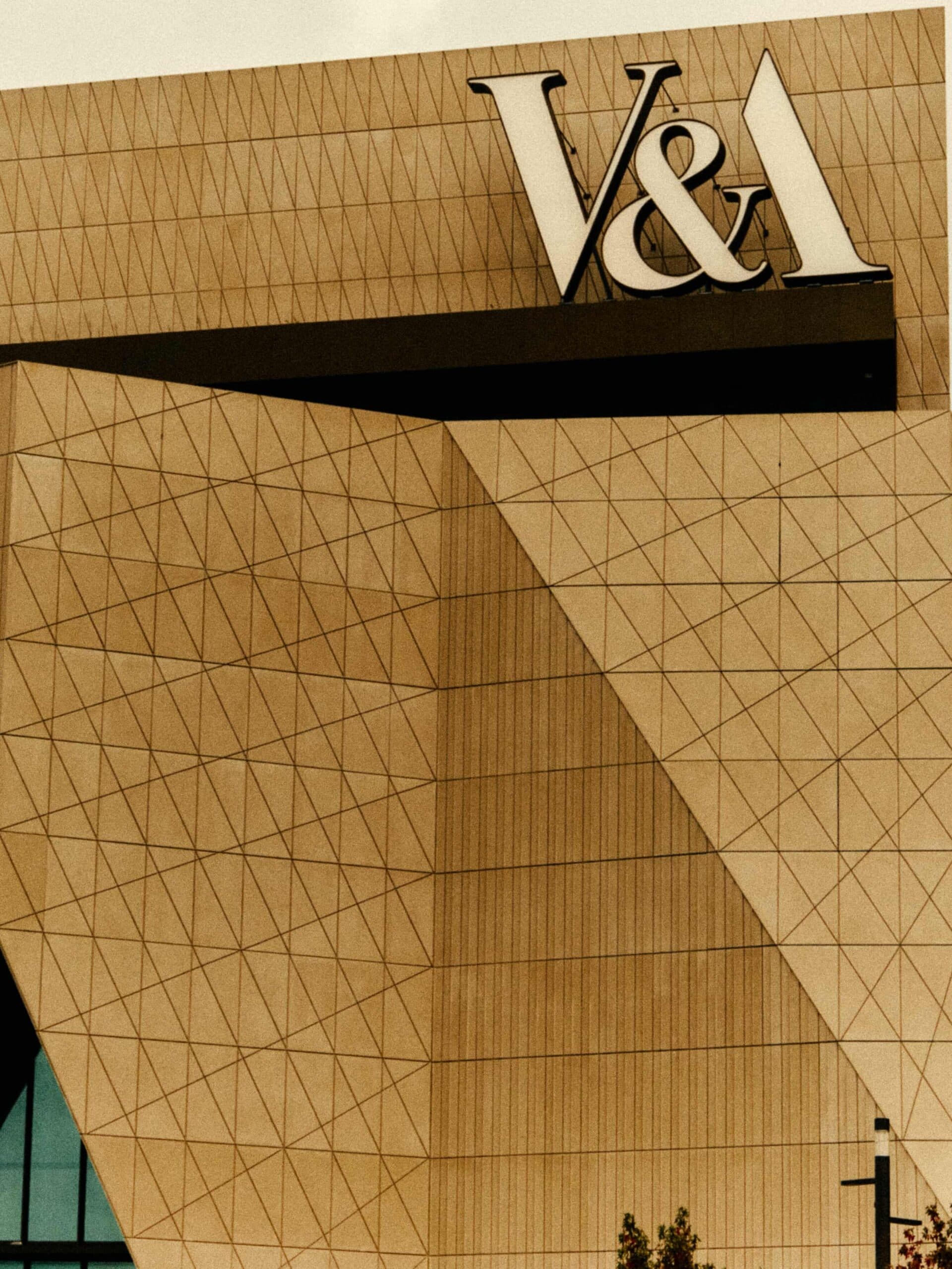 merakla beklenen muze acilislari VA East Museum © Niall Hodson 1 edited