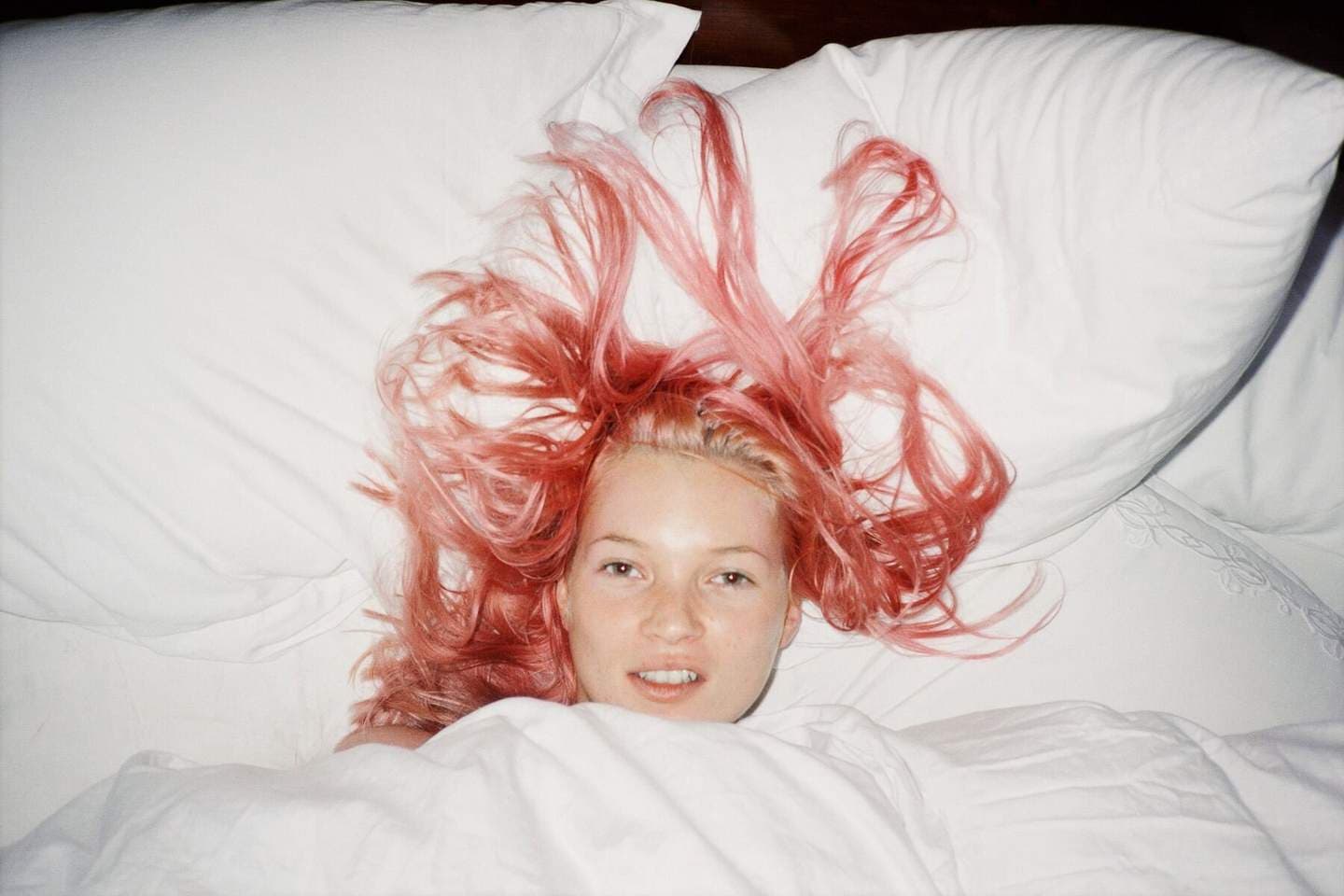 2026 Moda Sergileri 90s Juergen Teller Young Pink Kate London 1998 Ju