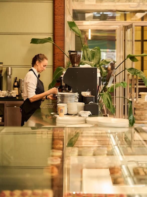 dunyanin en eski kafeleri Kavarna Slavia 4 edited