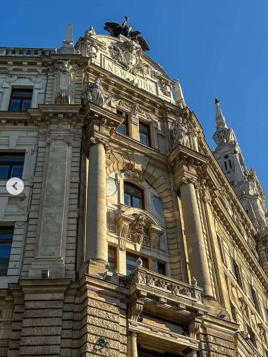 dunyanin en eski kafeleri New York Cafe 1 edited