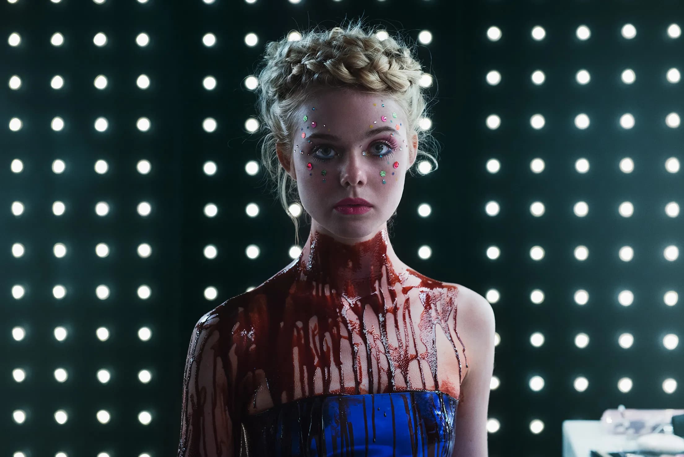 moda dunyasini anlatan filmler elle fanning neon demon 5