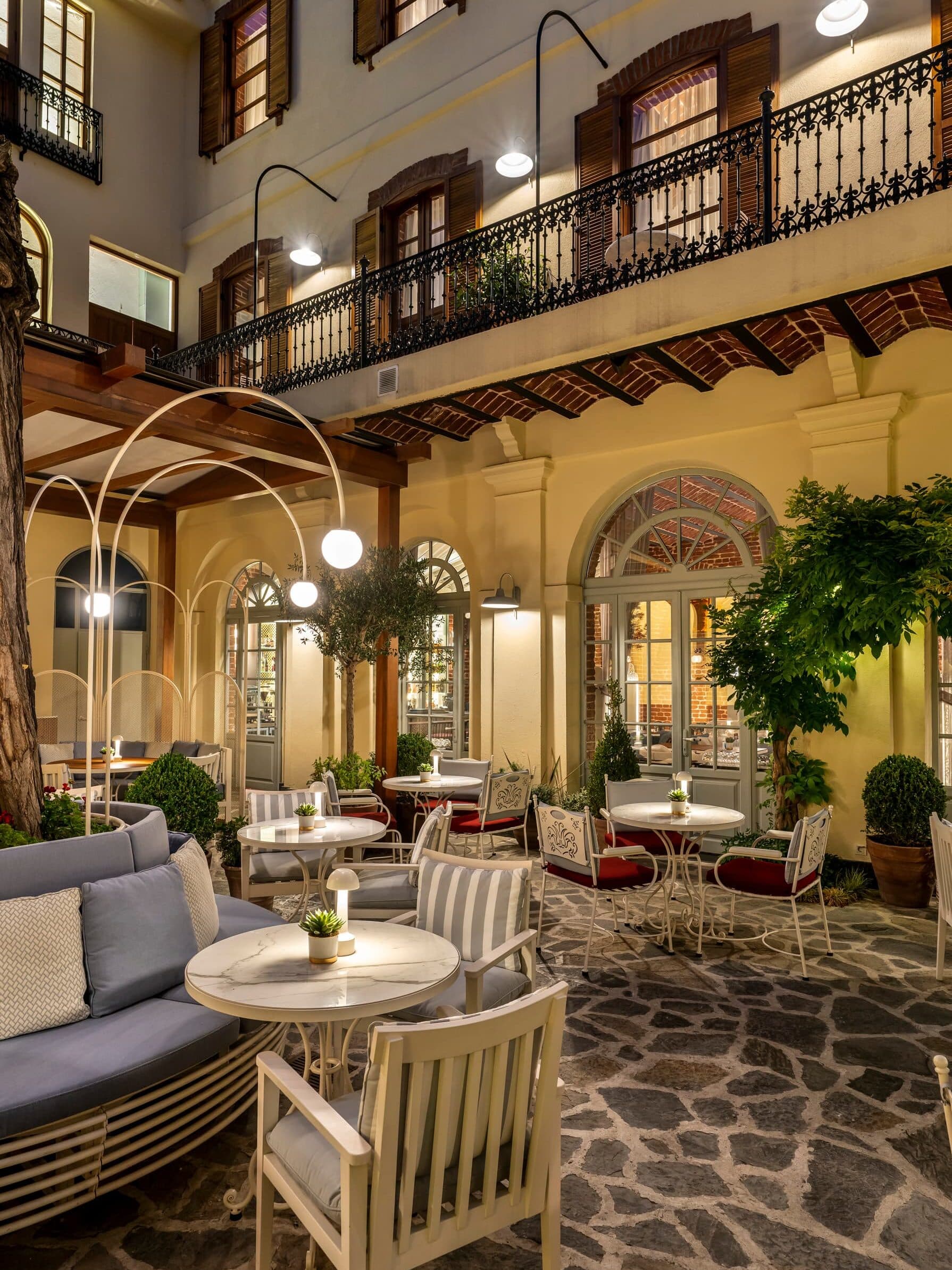 istanbulun bahceli mekanlari Il Cortile2 edited