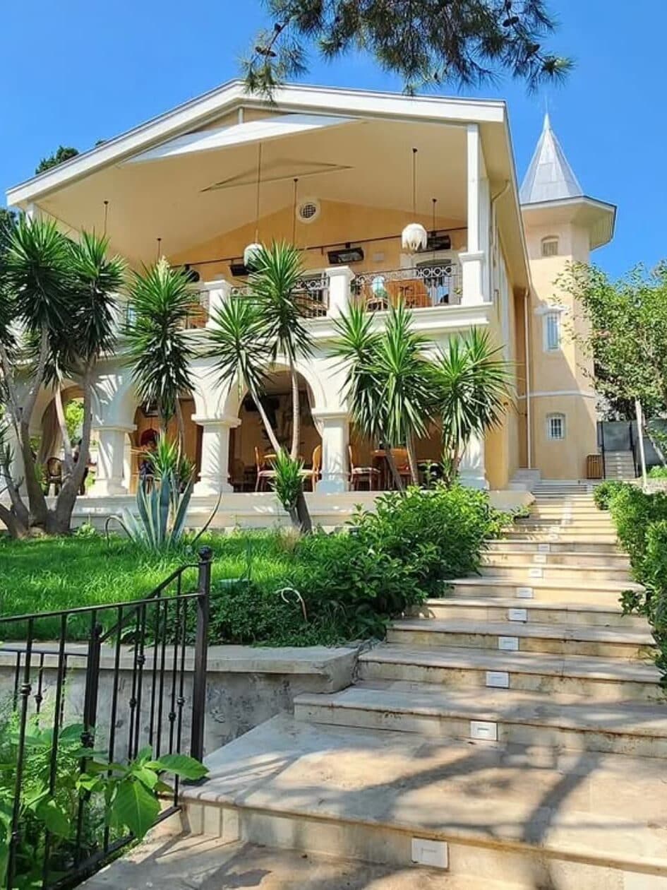 istanbulun bahceli mekanlari capri 02 edited